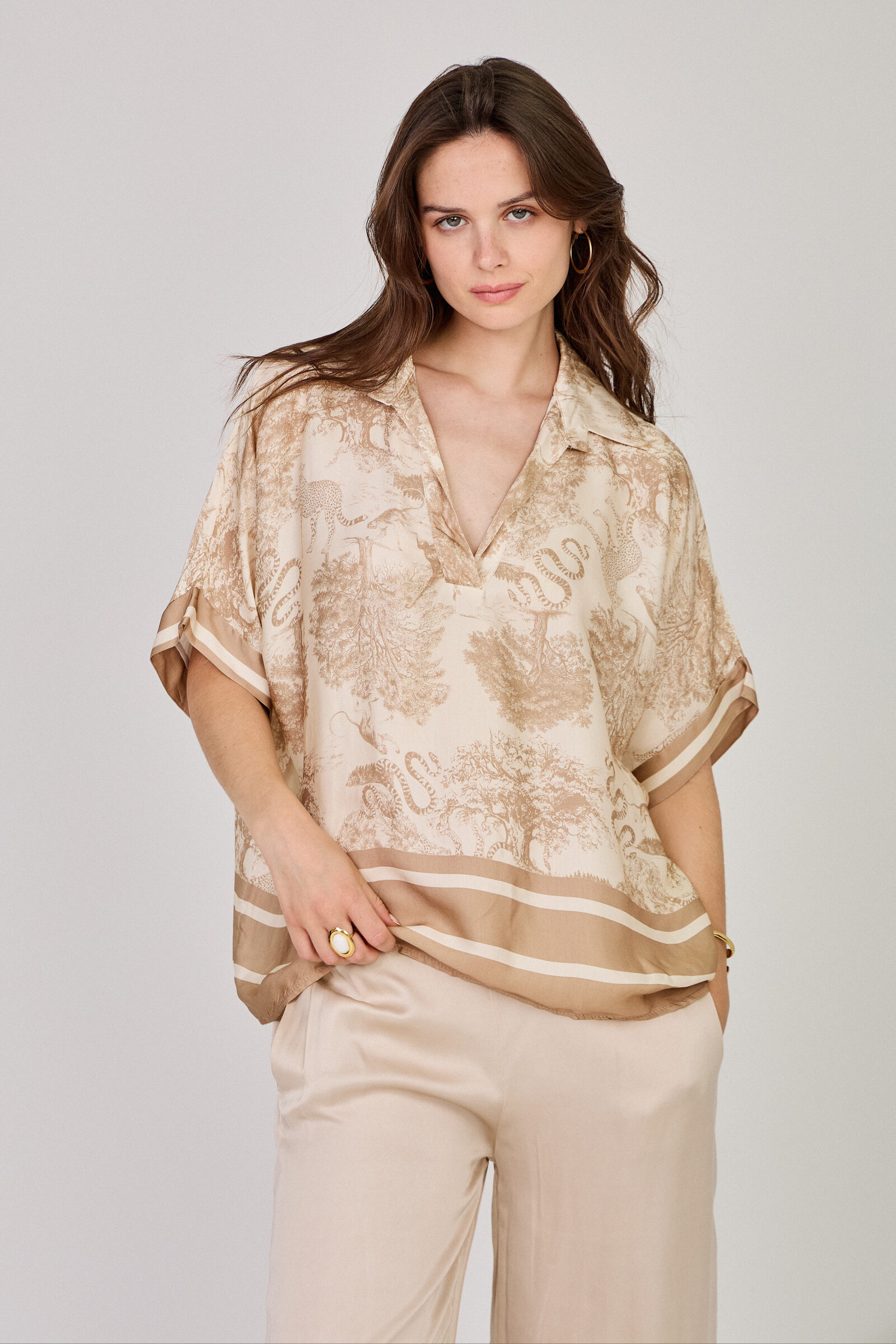 Großhändler Max & Enjoy (Vêtements) - Safari-Print Oversize Satin-Effekt Bluse-7607
