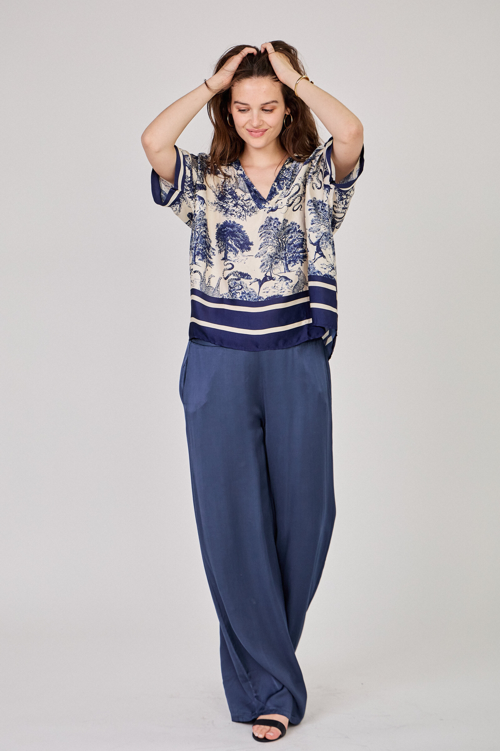 Grossiste Max & Enjoy (Vêtements) - Bouse imprimée oversize en soie mélangée effet satiné