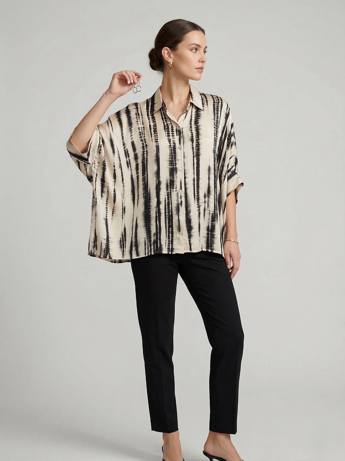 Grossiste Max & Enjoy (Vêtements) - Blouse oversize en viscose et soie effet satiné