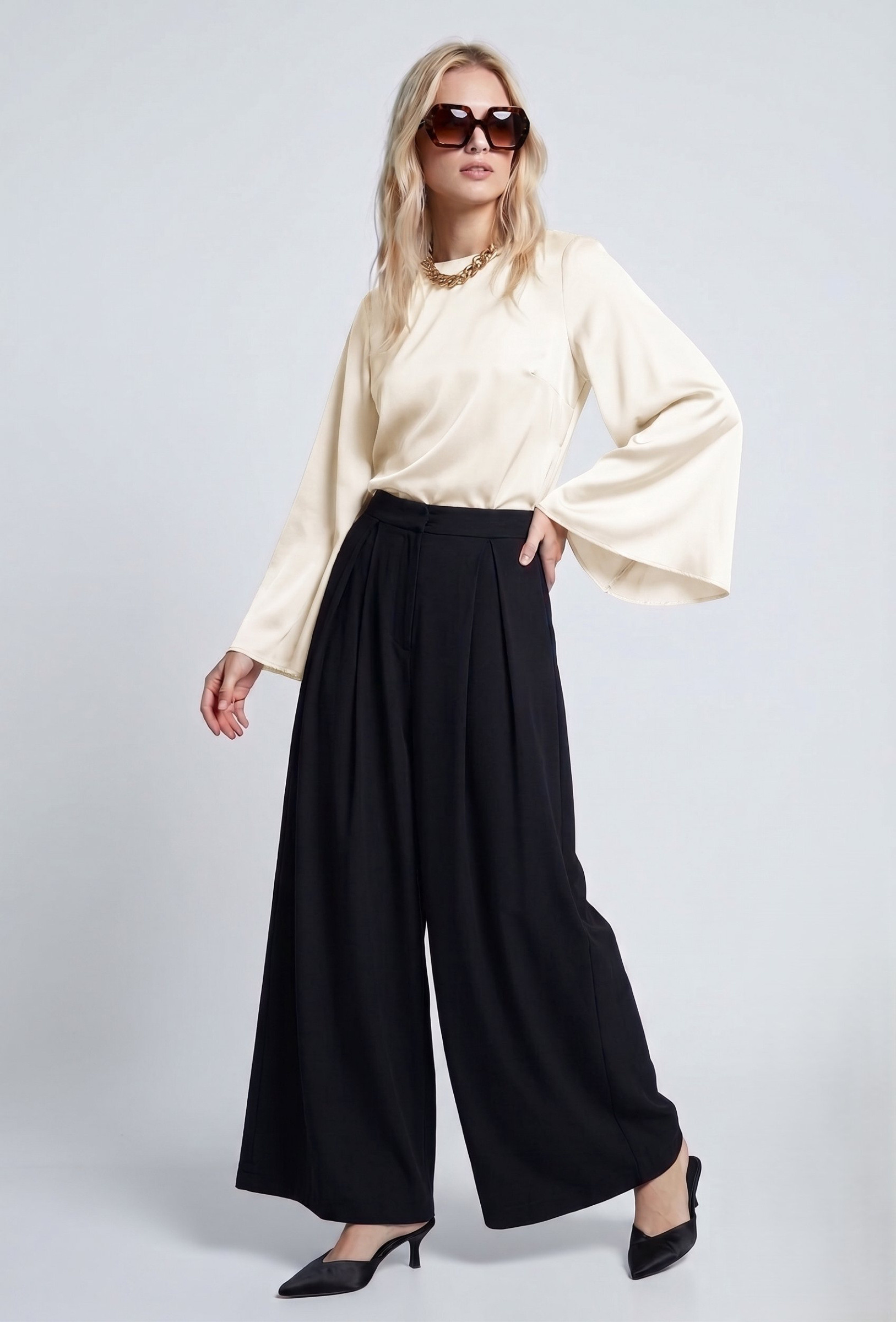 Großhändler Max & Enjoy (Vêtements) - Einfarbige Bluse mit Satin-Effekt, Rundhalsausschnitt, ausgestellte lange Ärmel