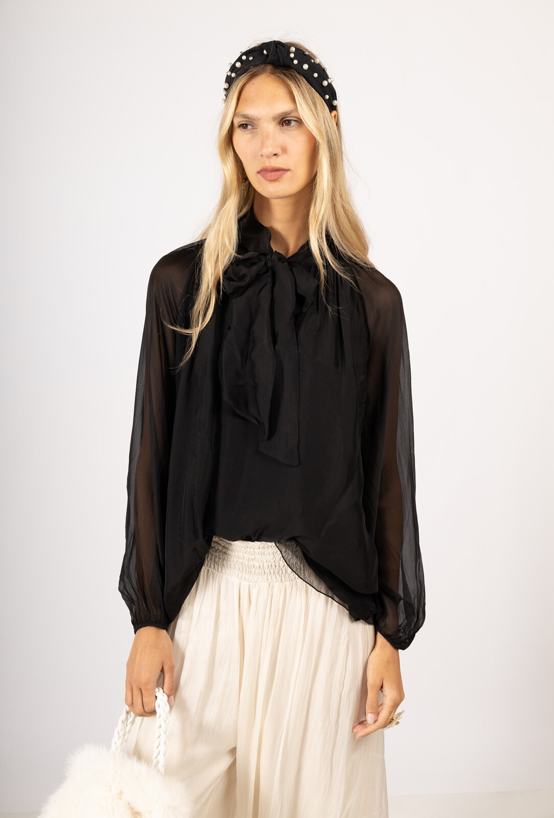 Wholesaler Max & Enjoy (Vêtements) - Long-sleeved blouse with lavallière collar in blended silk