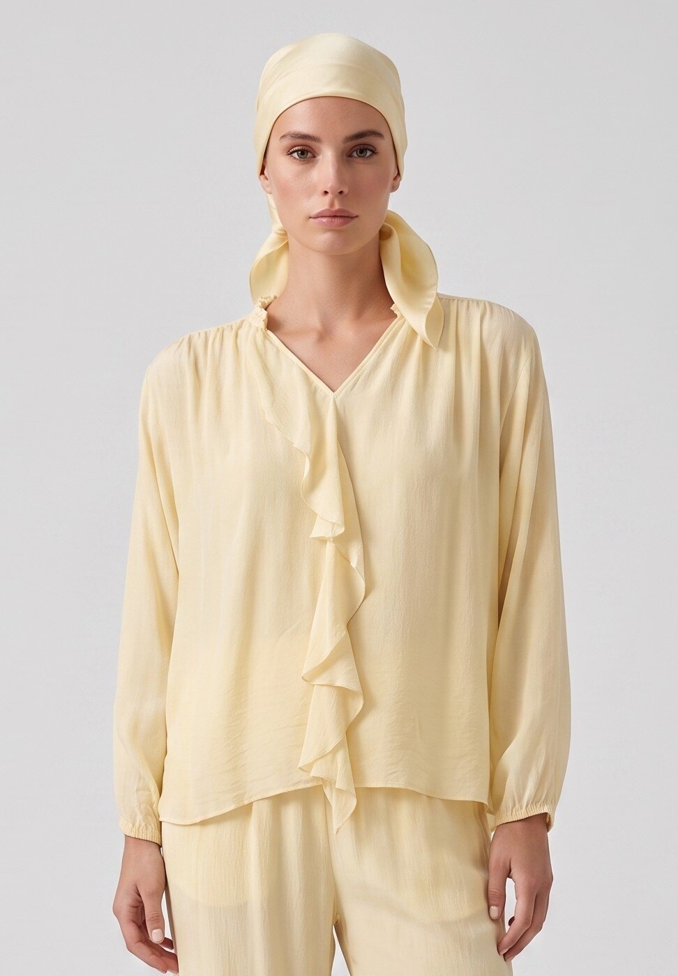 Grossiste Max & Enjoy (Vêtements) - Blouse Frou-Frou en soie mélangée effet vaporeux