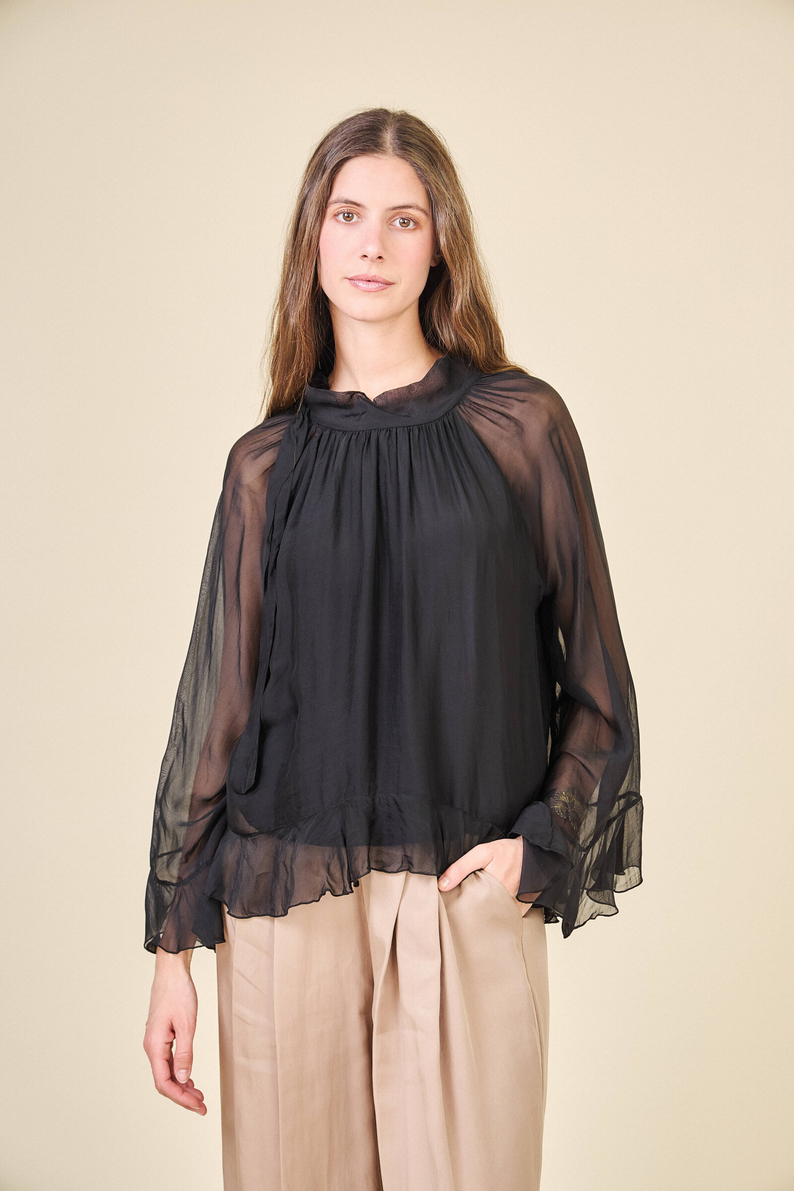 Grossiste Max & Enjoy (Vêtements) - Blouse en soie mélangée effet vaporeux