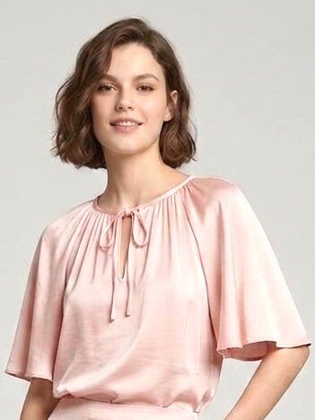 Grossiste Max & Enjoy (Vêtements) - Blouse Fluide Satinée à Nouer