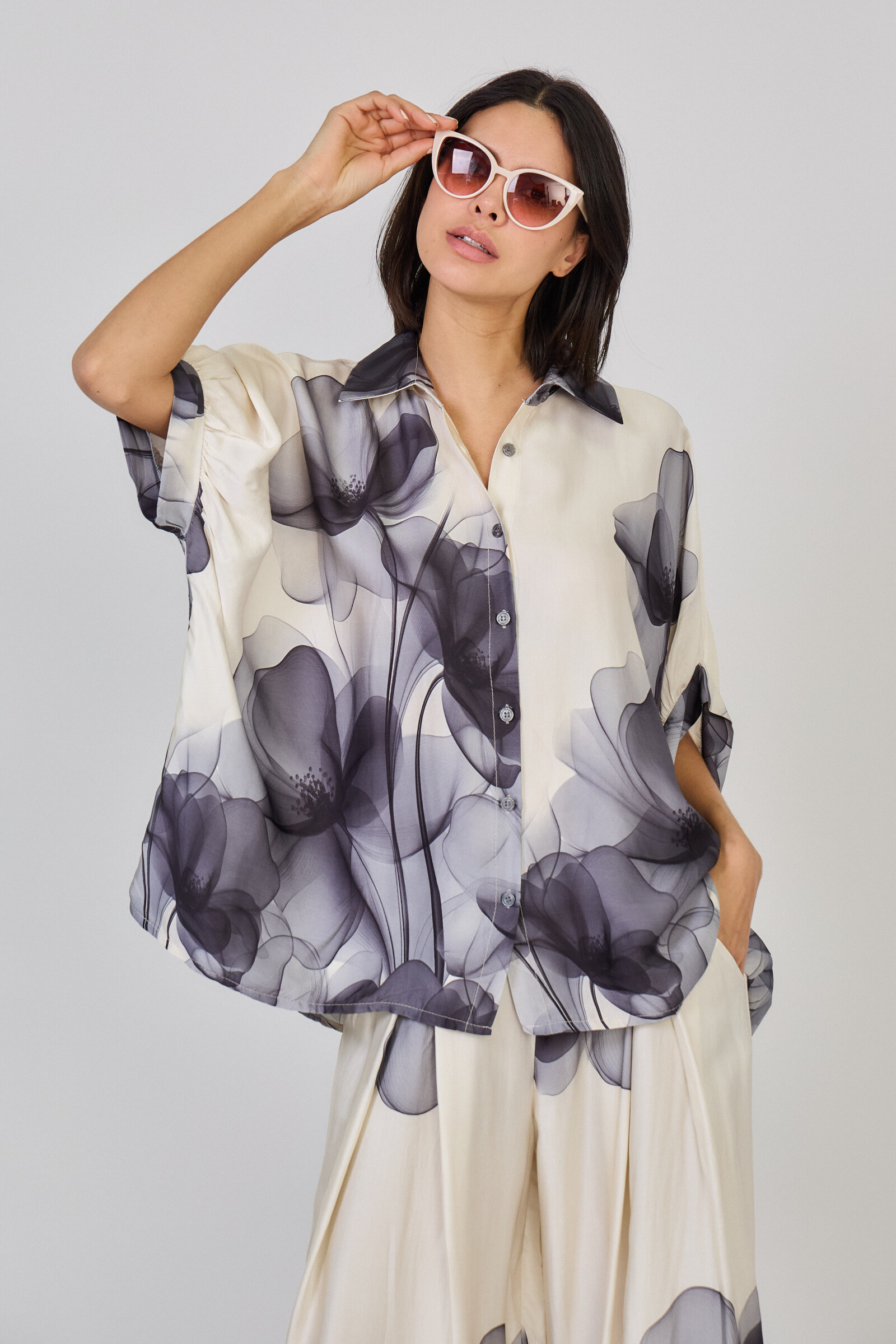 Grossiste Max & Enjoy (Vêtements) - Chemisier imprimé floral oversize en soie mélangée - 8758