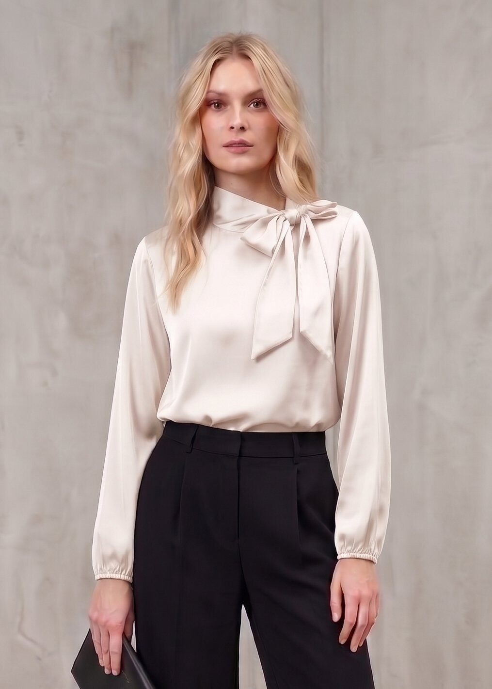Großhändler Max & Enjoy (Vêtements) - Einfarbige Bluse mit Schleifenkragen aus Polyester, satinierte Optik,