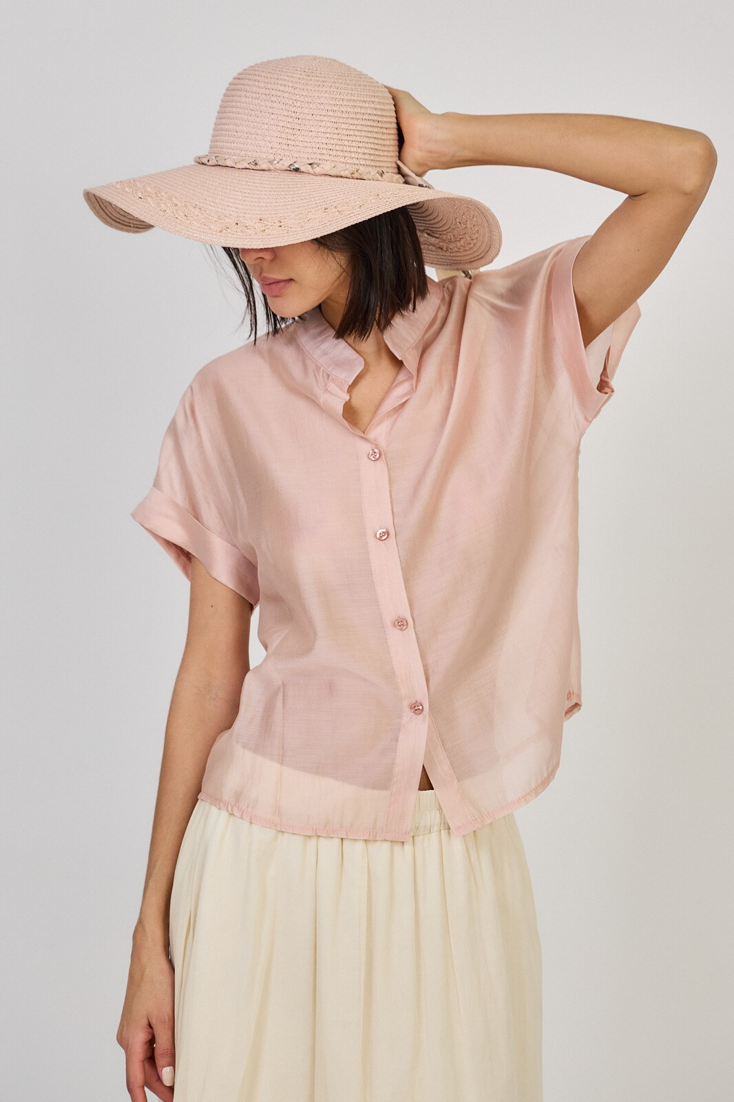 Grossiste Max & Enjoy (Vêtements) - Blouse transparent manches courtes col mao