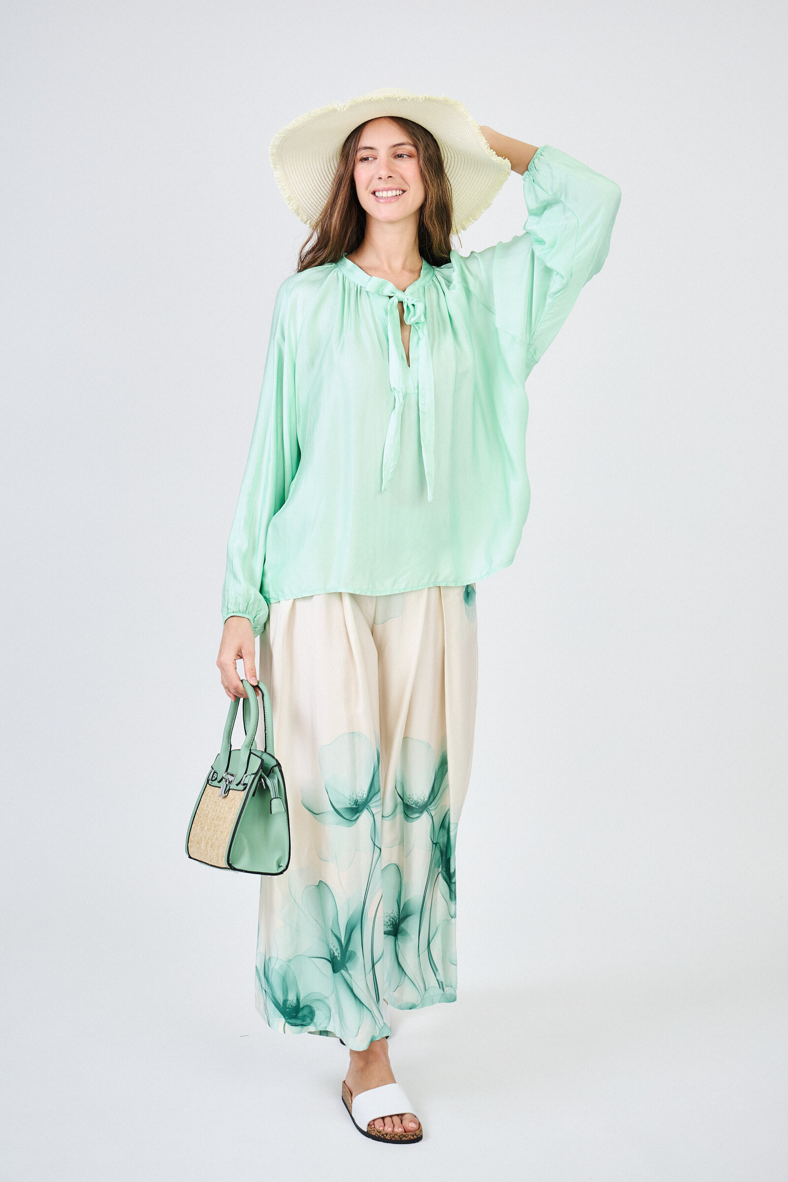 Grossiste Max & Enjoy (Vêtements) - Blouse lavallière, avec nœud col rond en soie mélangée- 211237