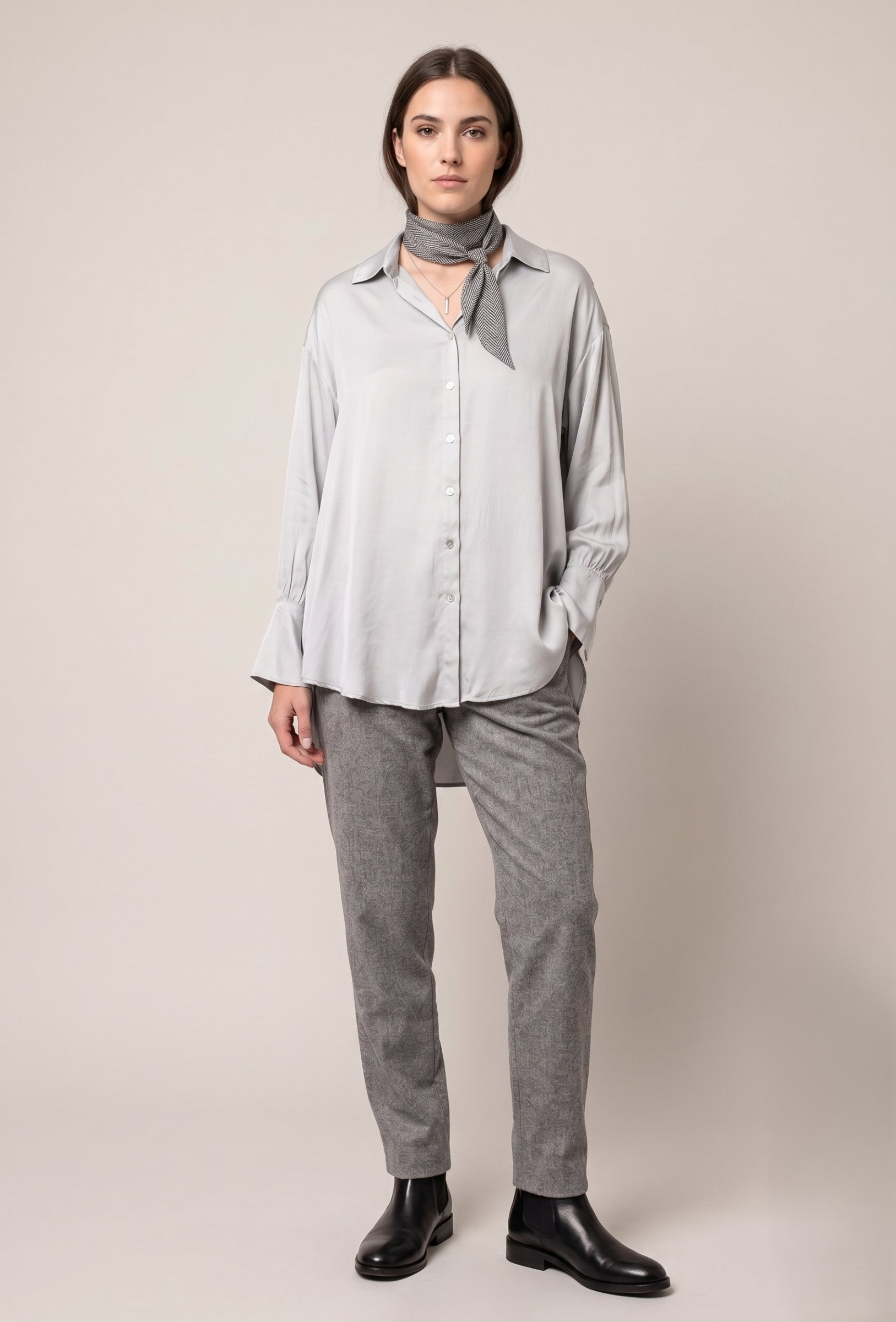Grossista Max & Enjoy (Vêtements) - Blusa lunga con colletto a camicia in seta mista con effetto satinato