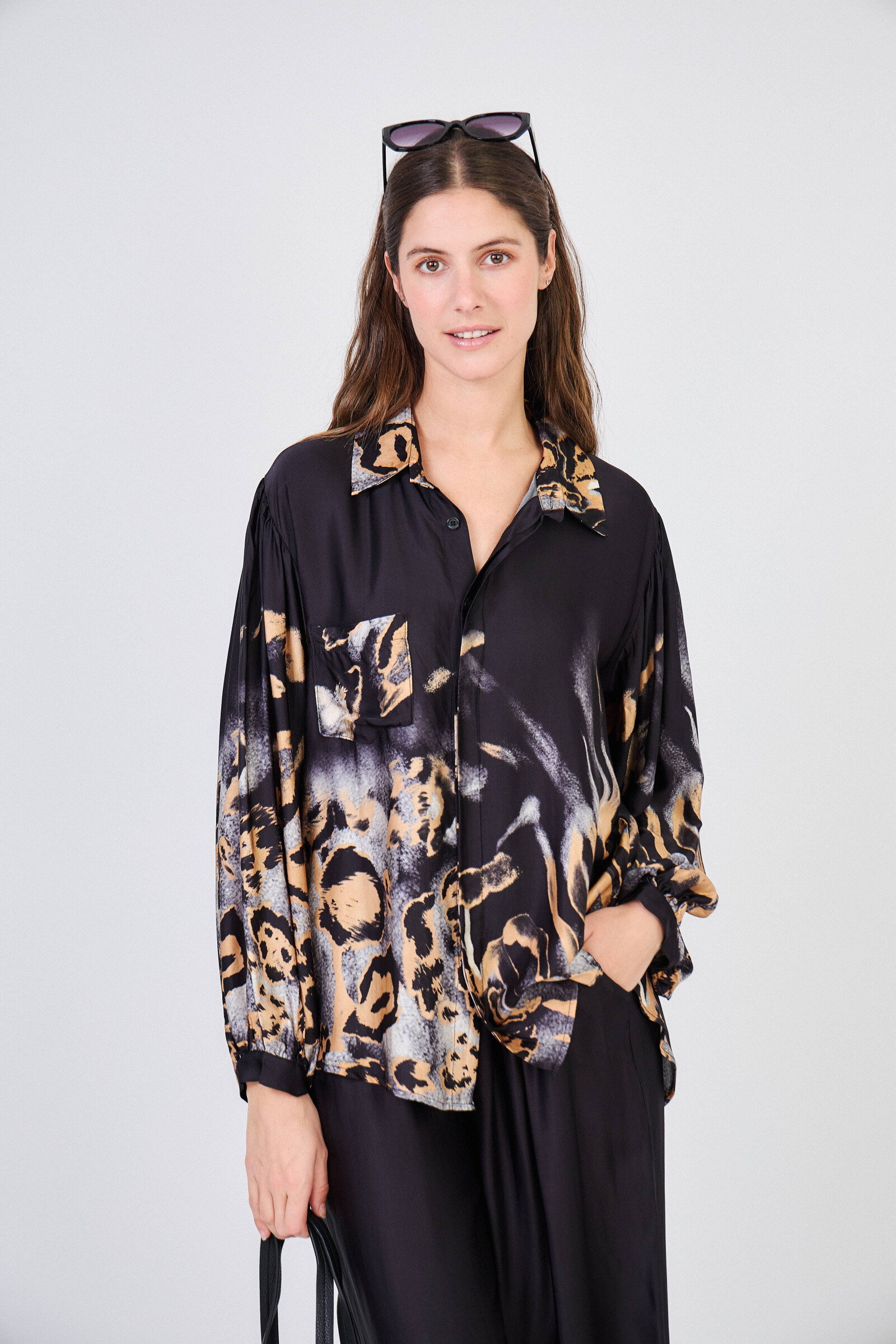 Grossiste Max & Enjoy (Vêtements) - Chemisier oversize imprimé LÉOPARD manches longues