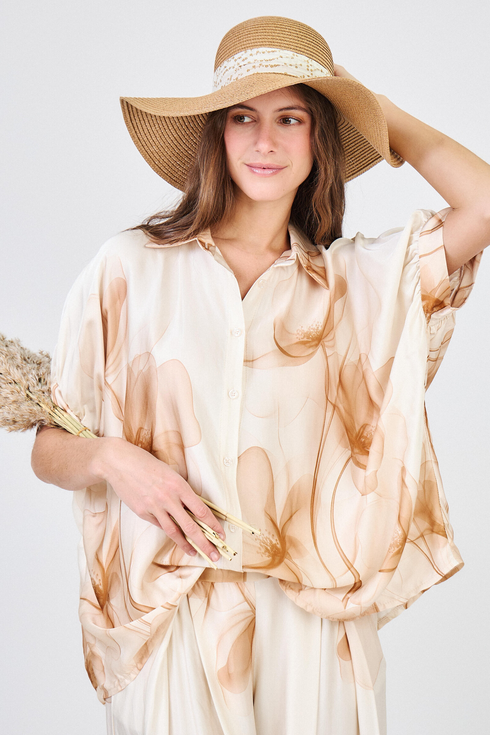 Grossiste Max & Enjoy (Vêtements) - Chemisier oversize imprimé floral en soie mélangée