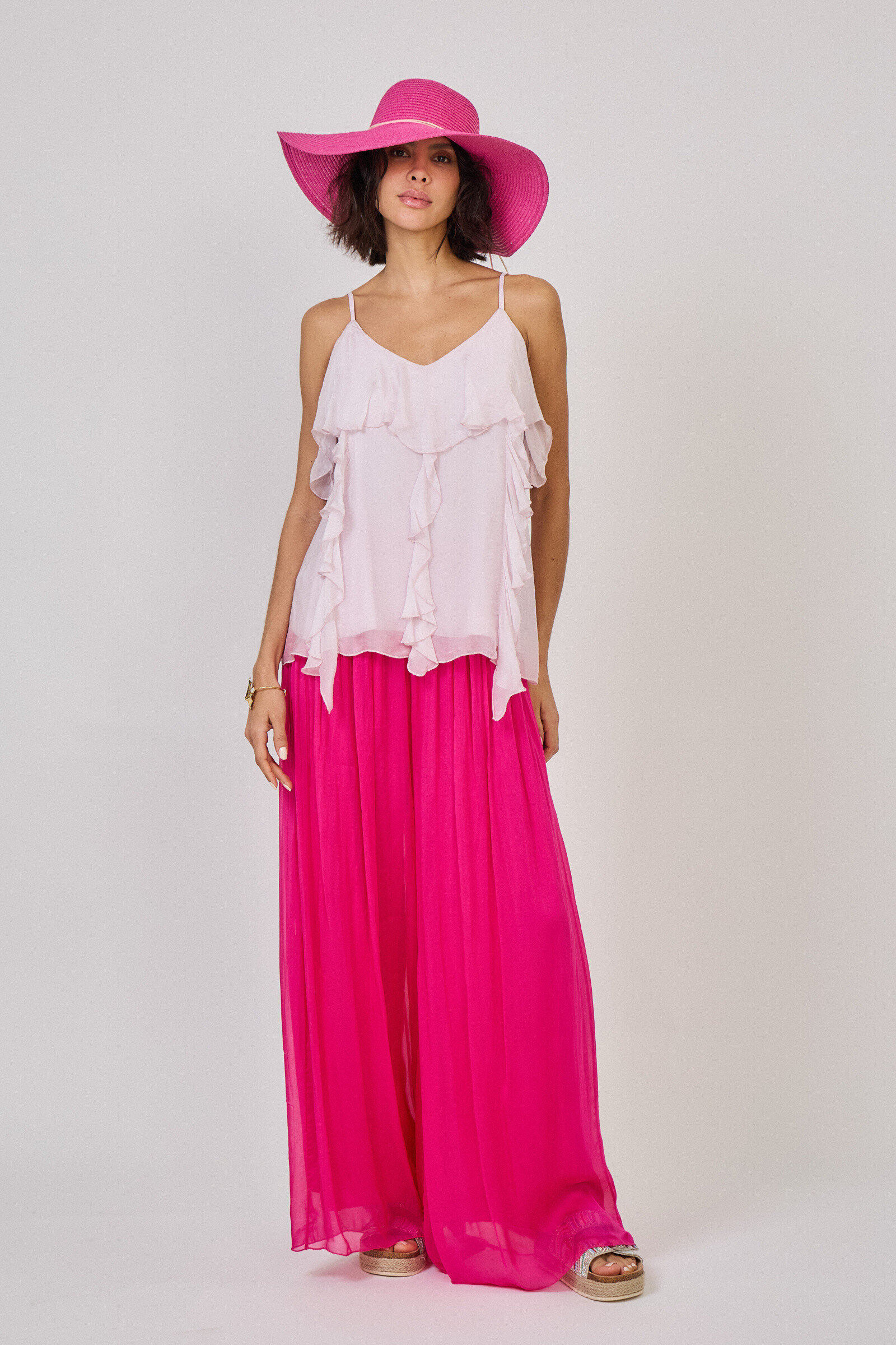 Grossiste Max & Enjoy (Vêtements) - OUTFIT (Set total look) Débardeur à volant et pantalon large en soie vaporeuse