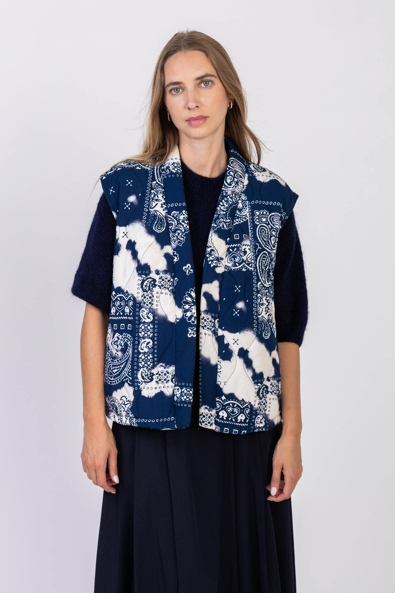 Grossiste Max & Enjoy (Vêtements) - Gilet matelassé sans manche imprimé Bandana
