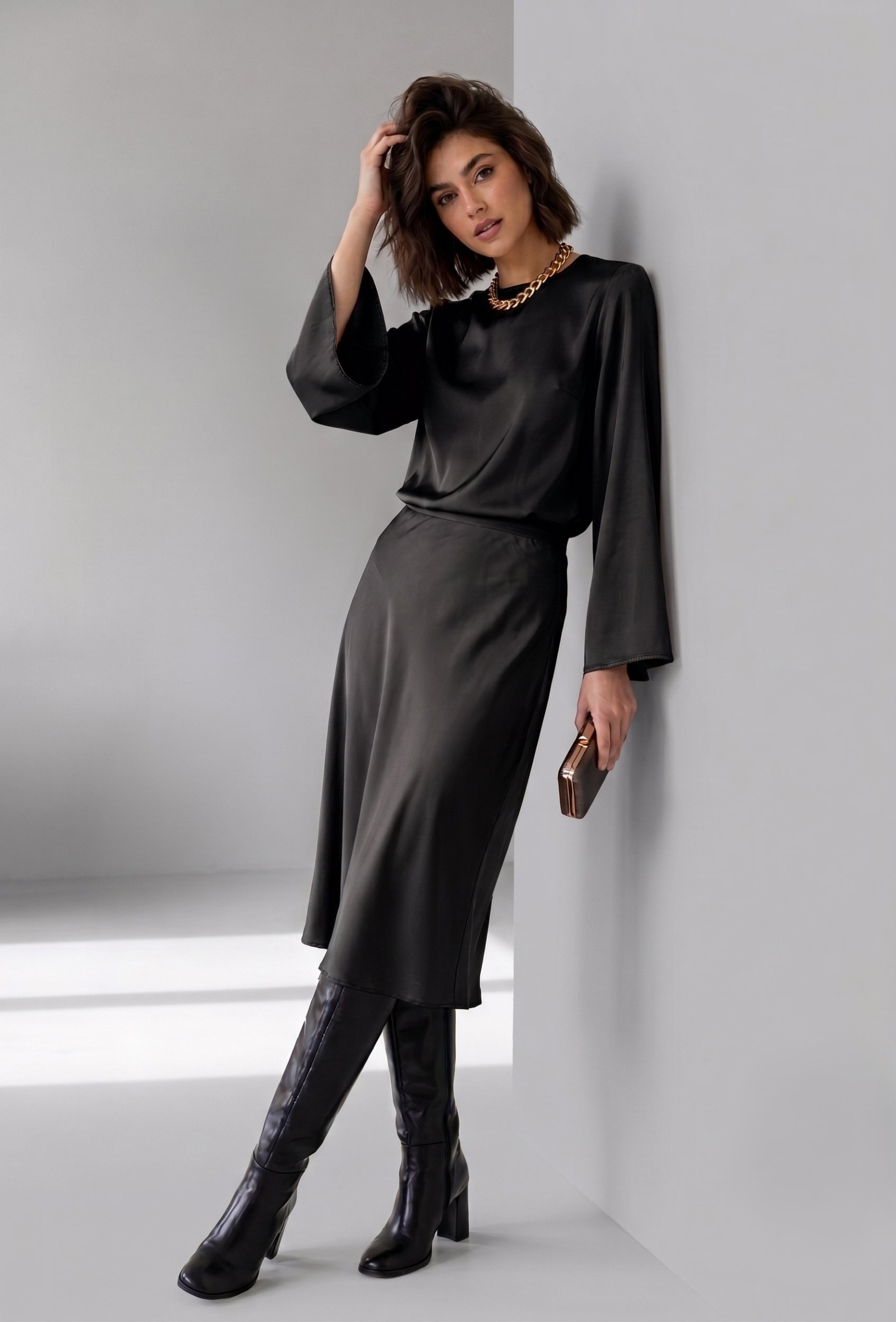 Grossiste Max & Enjoy (Vêtements) - Jupe unie effet satiné en polyester, taille élastique, coupe évasée