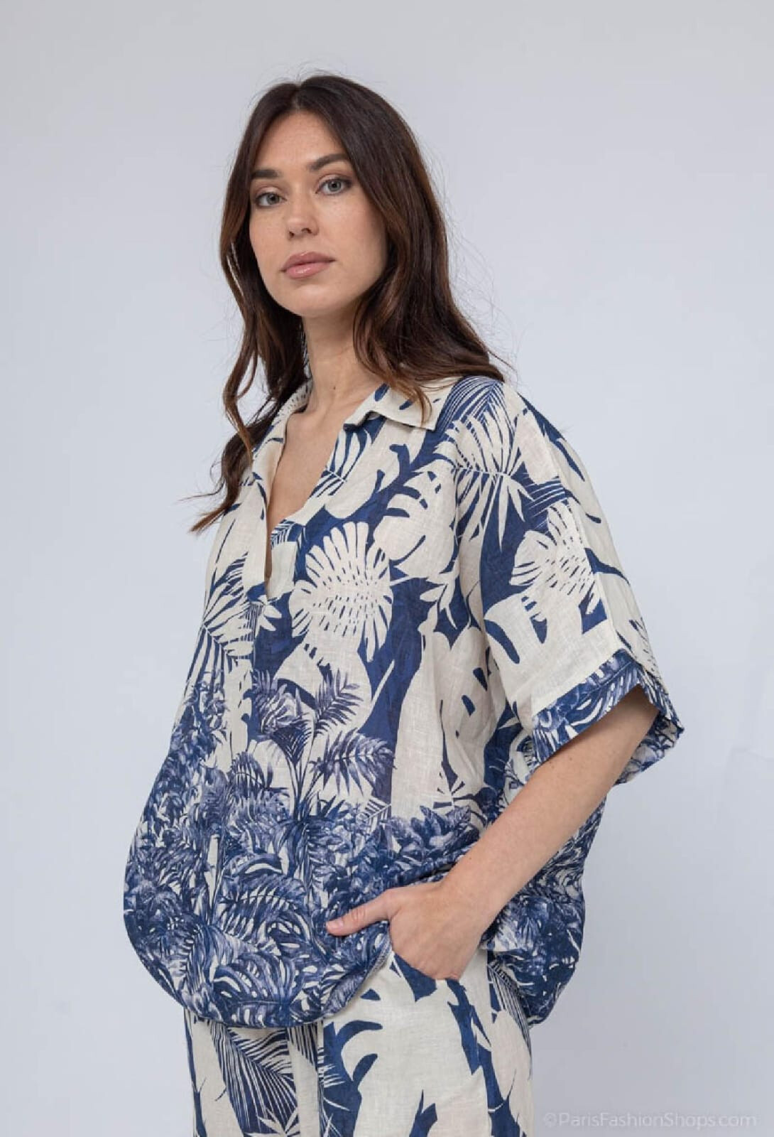 Grossiste Max & Enjoy (Vêtements) - Blouse lin oversize col chemise v, manches courtes