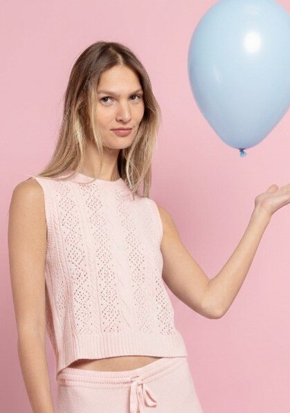 Grossiste Max & Enjoy (Vêtements) - Pull col rond sans manches effet crochet