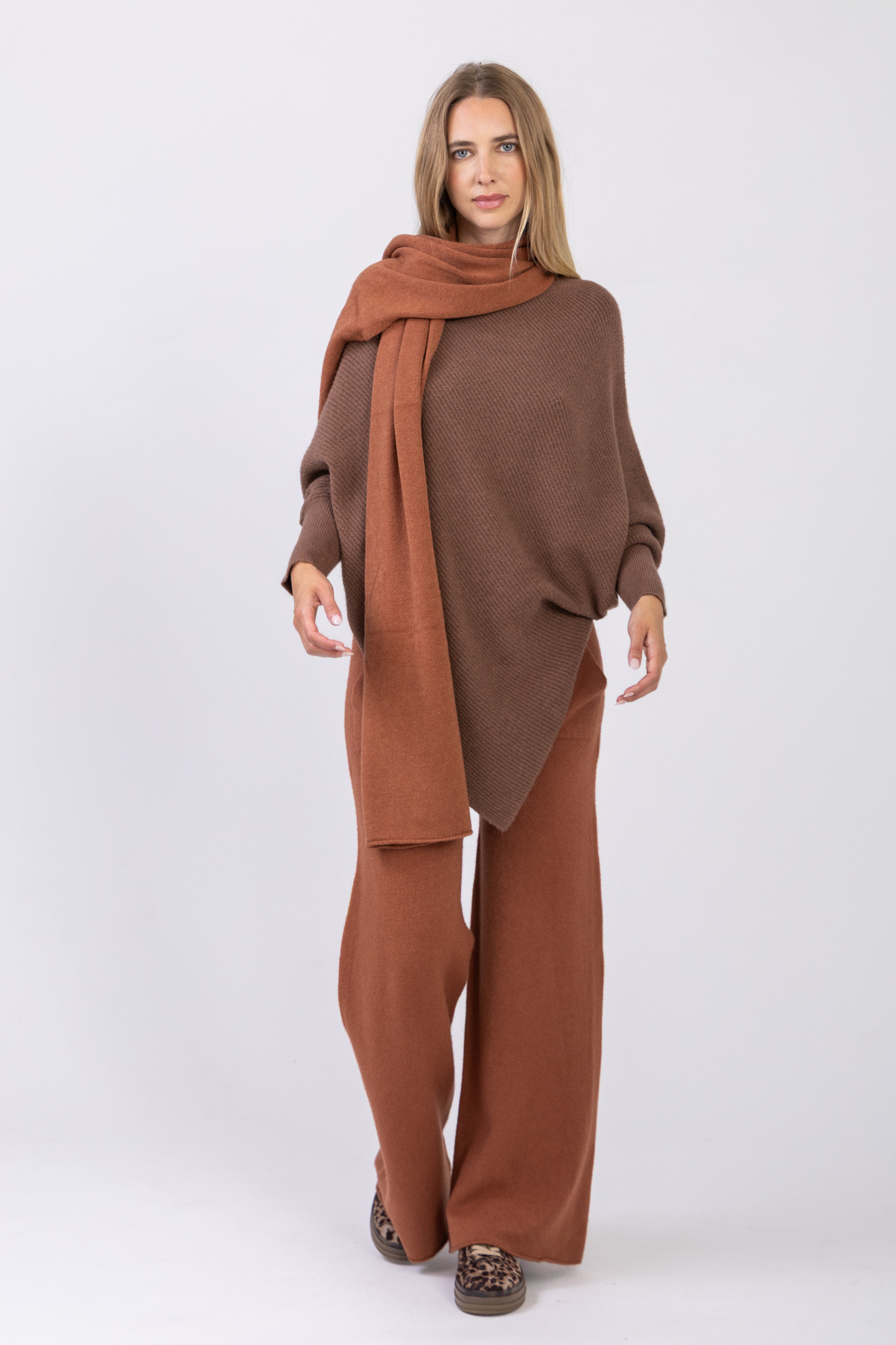 Grossiste Max & Enjoy (Vêtements) - Pull effet poncho sans couture