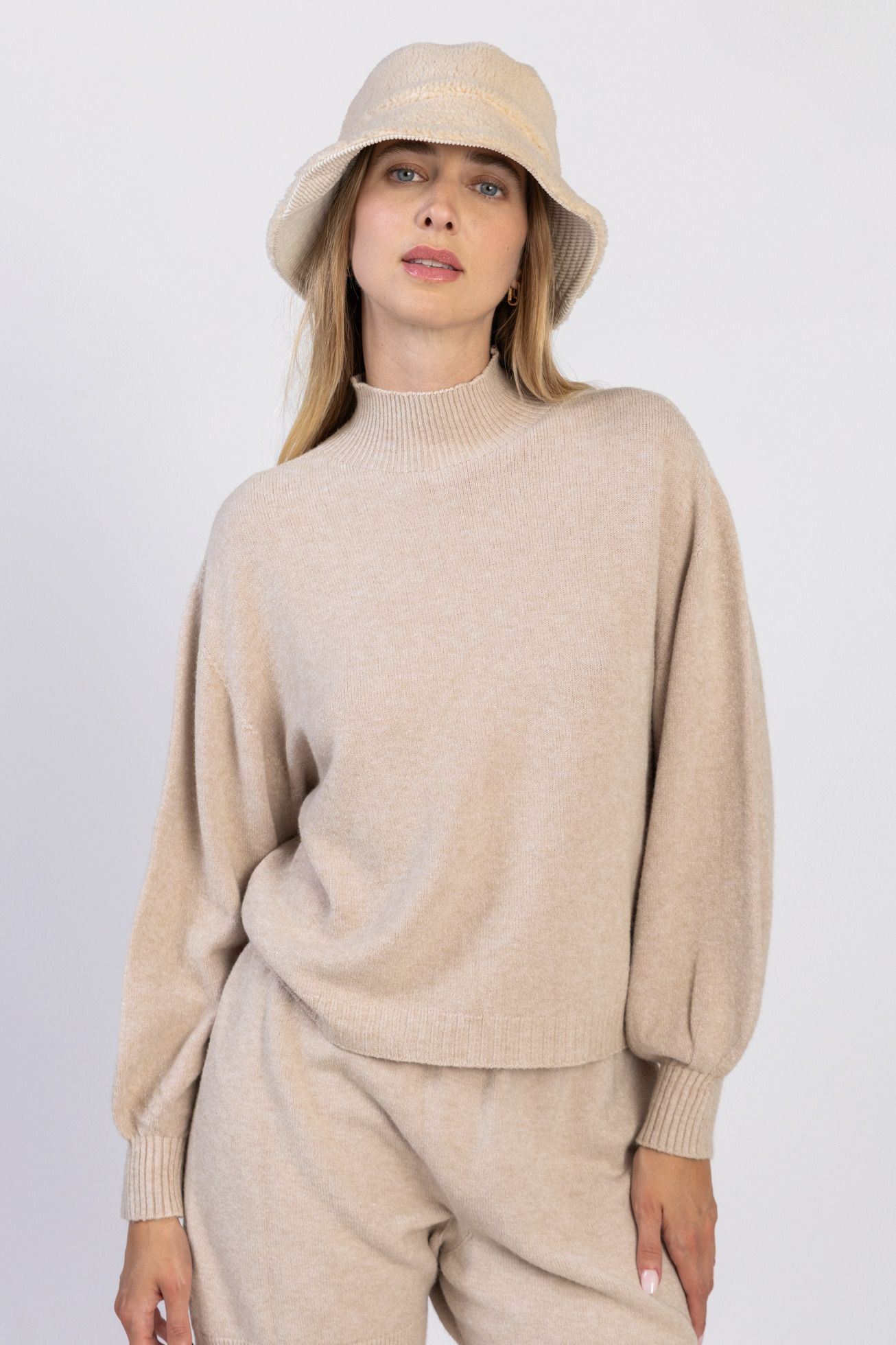 Wholesaler Max & Enjoy (Vêtements) - High-neck sweater with balloon sleeves