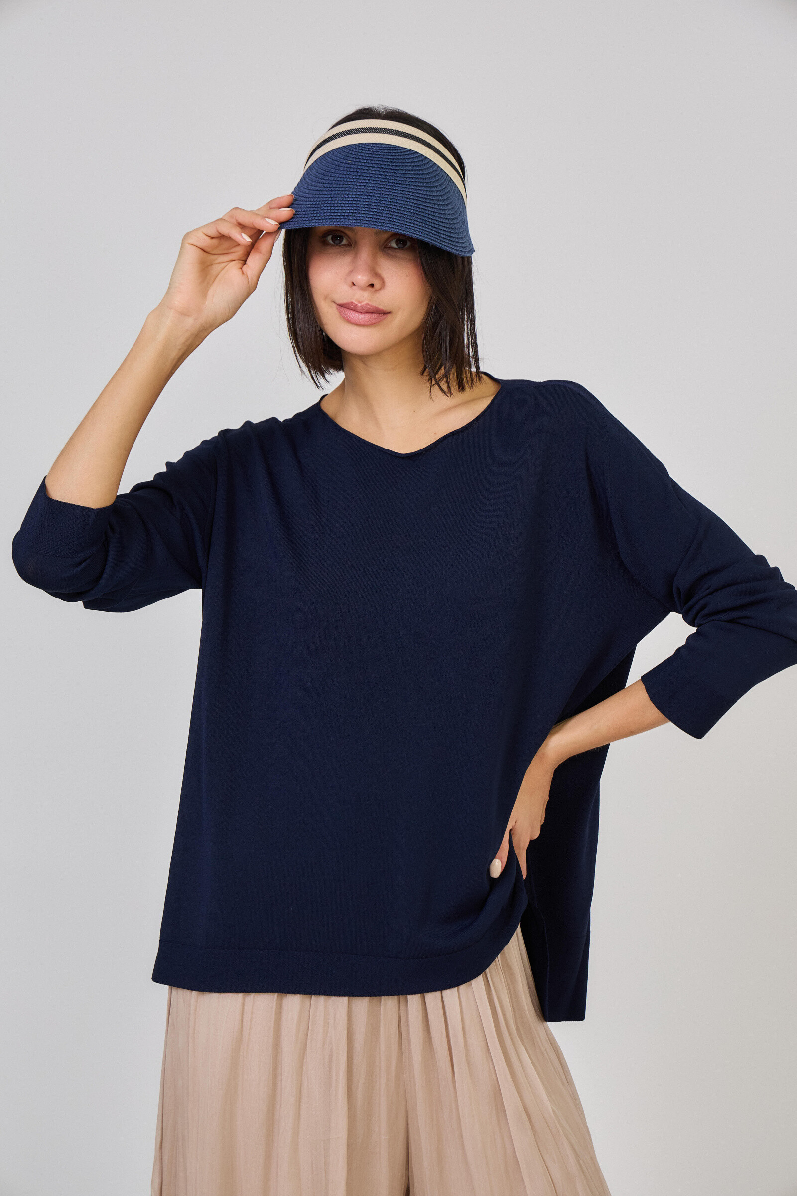 Grossiste Max & Enjoy (Vêtements) - Pull maille fine et légère oversize, col rond sans couture