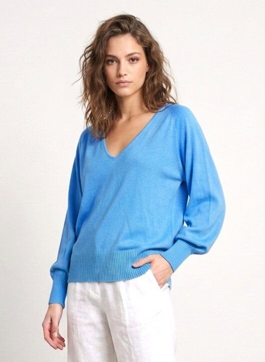 Grossiste Max & Enjoy (Vêtements) - Pull maille fine et légère, col v sans couture
