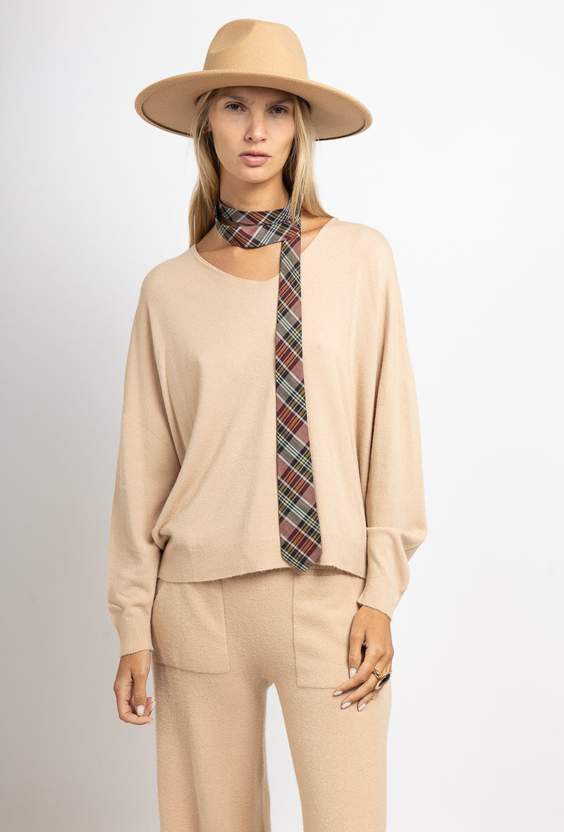 Grossista Max & Enjoy (Vêtements) - Maglione oversize ultra sottile senza cuciture con scollo a V e maniche a pipistrello