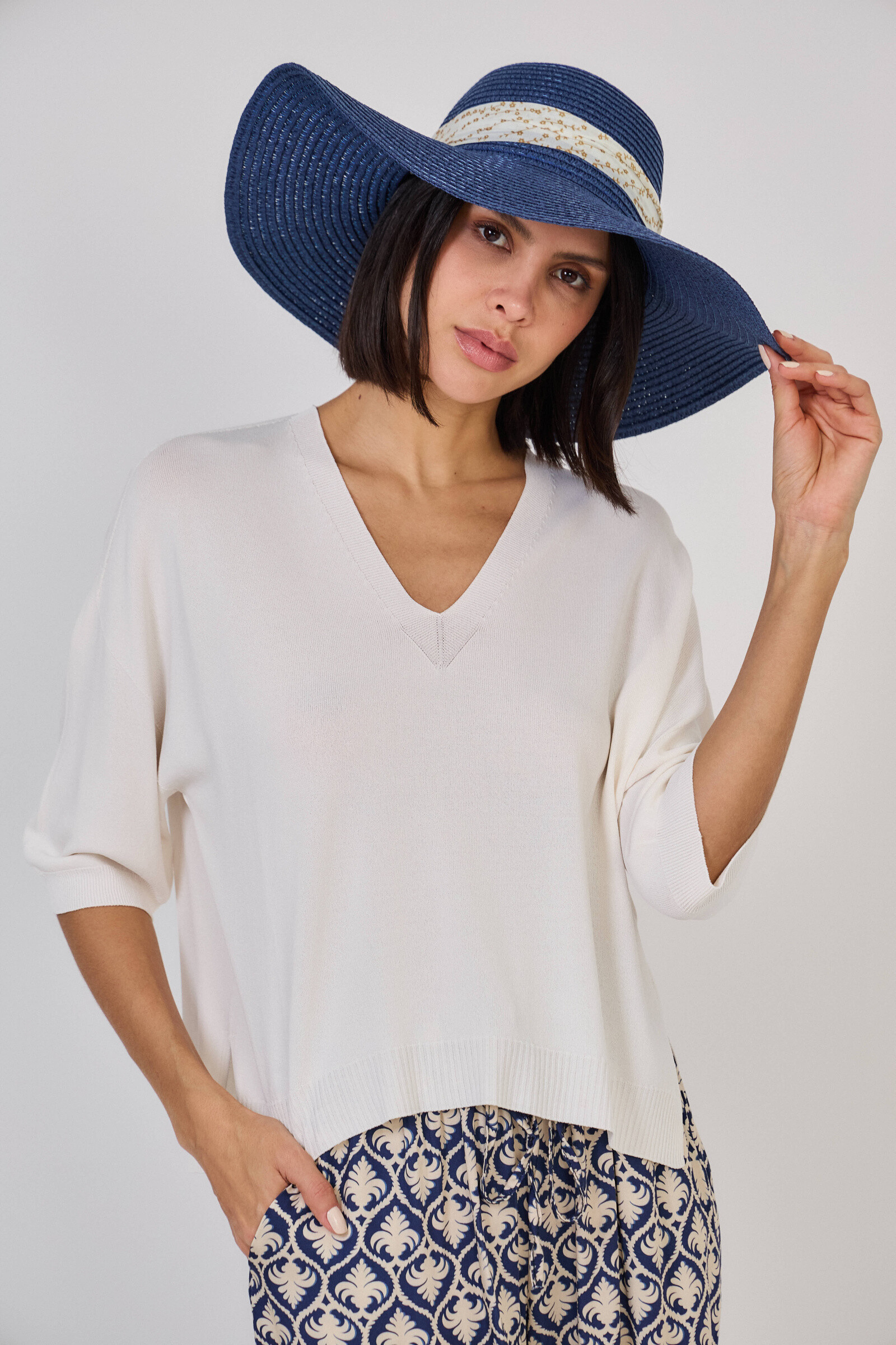Großhändler Max & Enjoy (Vêtements) - Leichter nahtloser V-Ausschnitt-Pullover, kurze Ärmel-52305