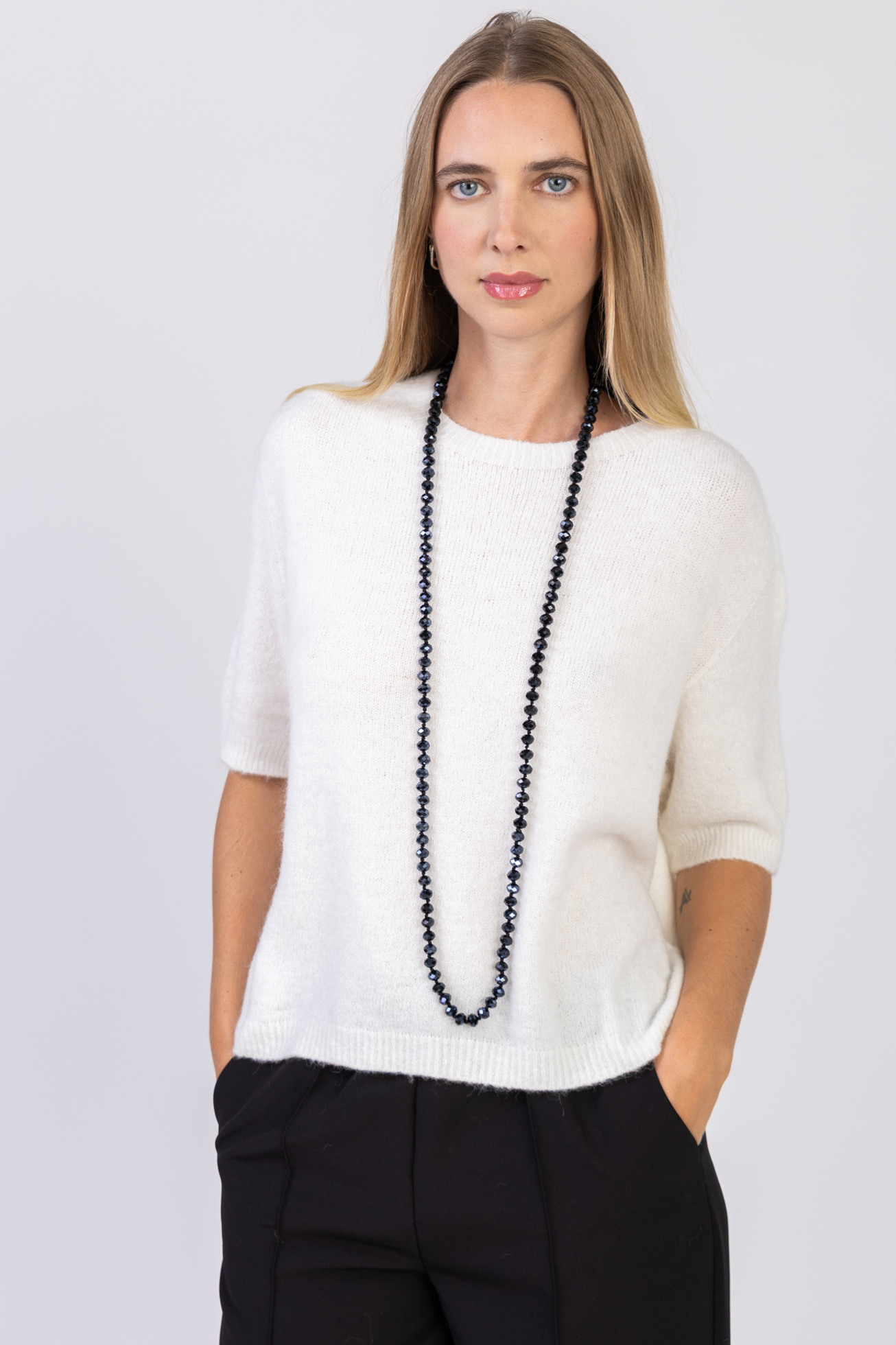 Pull col rond manches courtes Baby alpaga-1721
- Cod rond
- Manches courtes 
- Avec des côtes à l'encolure aux manches et à la taille
- Fabrication italienne
- Taille 36-40
- La mannequin mesure 1.78 et porte une taille 36-40
- Conseil de notre styliste :
A porter avec nos gilets assortis pour créer un look résolument tendance signé Max & Enjoy.