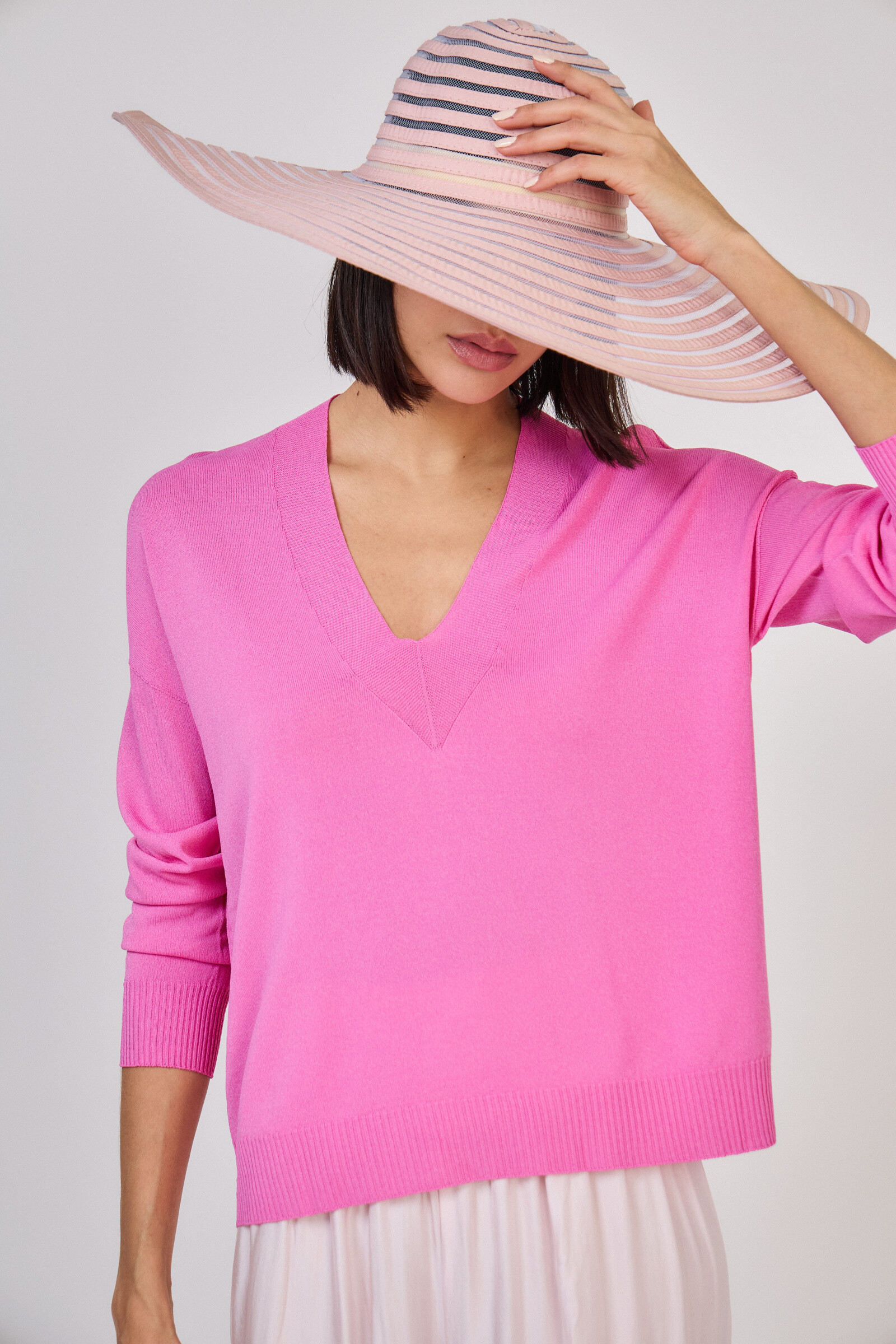 Grossiste Max & Enjoy (Vêtements) - Pull col v en maille froide sans couture