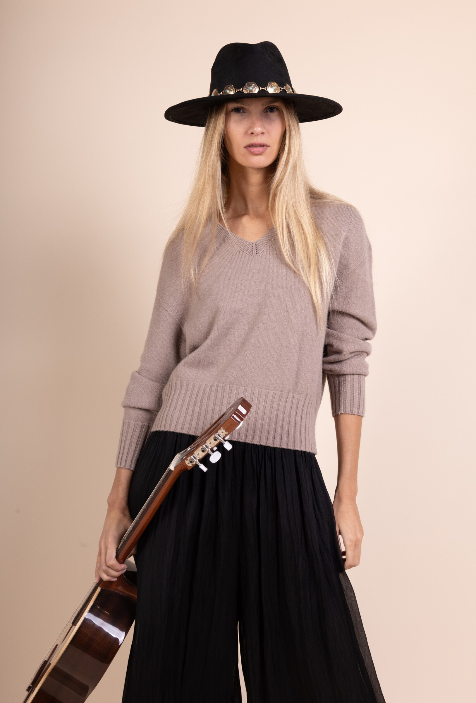 Grossista Max & Enjoy (Vêtements) - Maglione a collo a V senza cuciture, tocco di cachemire