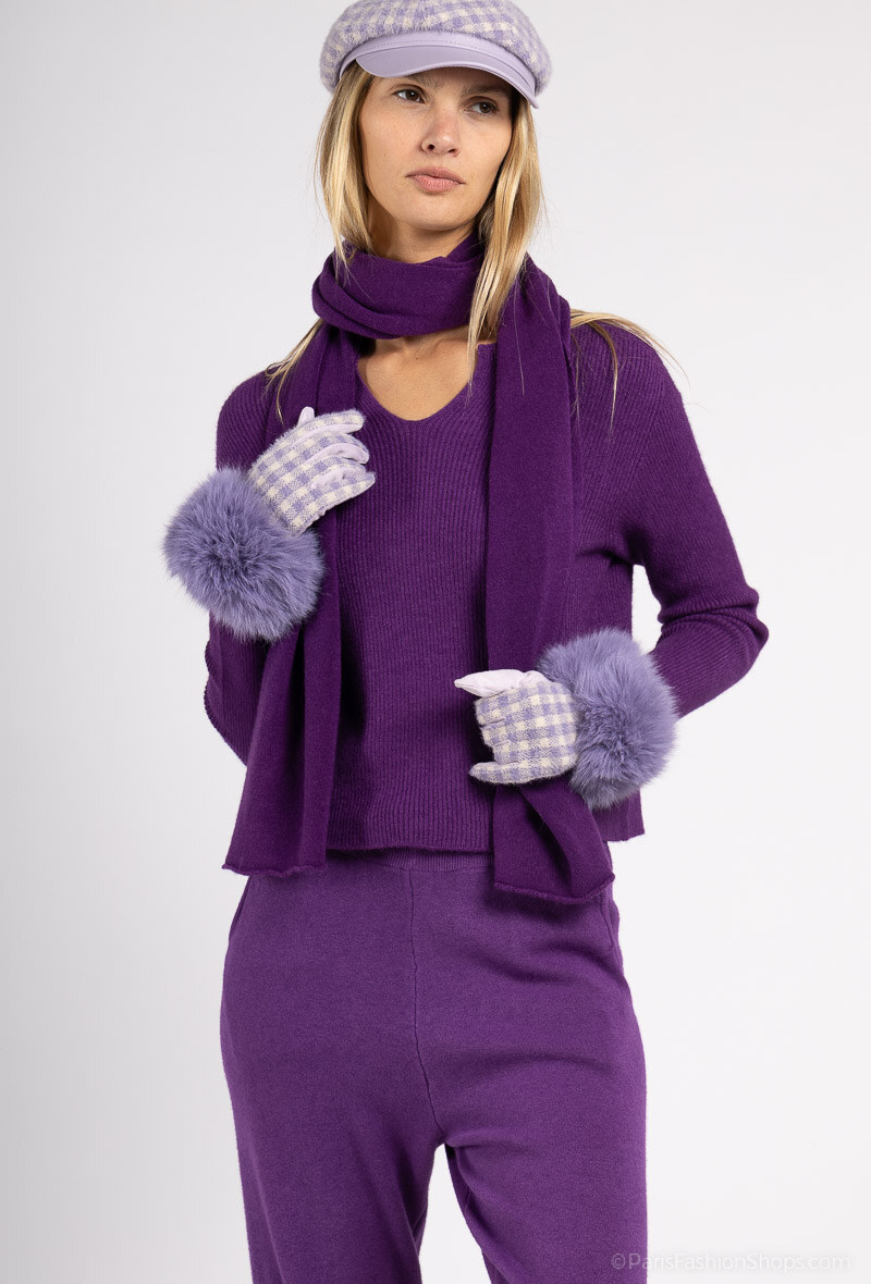 Ribbed sweater, seamless V-neck, body-hugging, cashmere touch-370232
- V-neck
- Long sleeves
- Finish: Ribbed Sweater
- Body-hugging
- Cropped fit
- Seamless
- Cashmere touch
- Oversized: one size 36-40
- The model is 1.78m tall and wears a size 36-40
- Made in Italy from recycled and Oeko-Tex ® certified fabric, Max & Enjoy is committed to sustainable fashion that respects your skin and the environment.
- Stylist's tip:
Create a full-knit outfit by adding our pants, skirts, or shorts for a truly trendy look.
Complete your outfit with our accessories: Mittens, hats, and scarves for a full-knit silhouette in solid or two-tone, all signed Max & Enjoy.