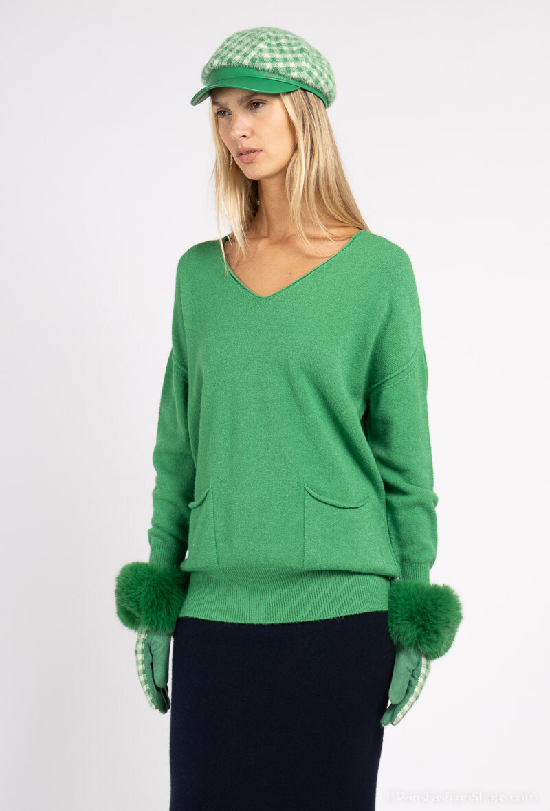 Wholesaler Max & Enjoy (Vêtements) - Long oversized V-neck sweater with pockets, long sleeves, seamless, cashmere touch. The product is made in Italy