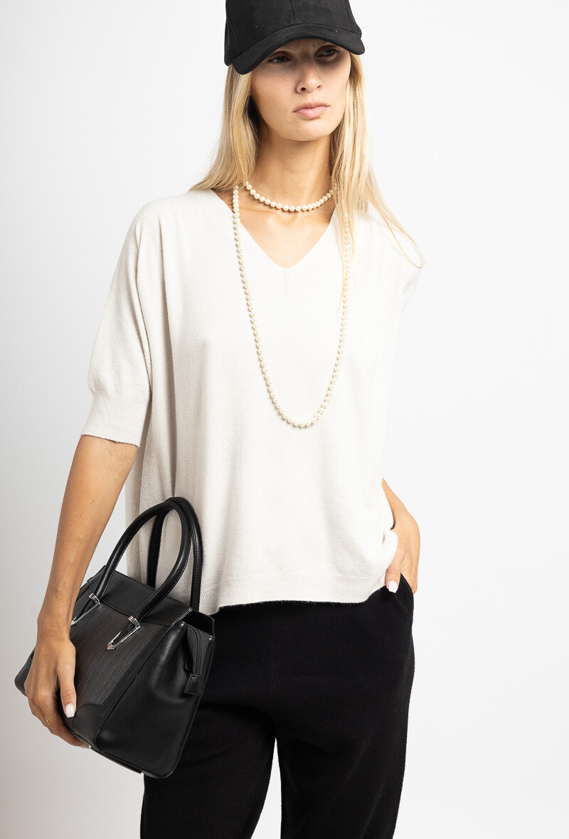 Grossiste Max & Enjoy (Vêtements) - Pull col v ultrafin sans couture, manches courtes, oversize, au toucher cachemire