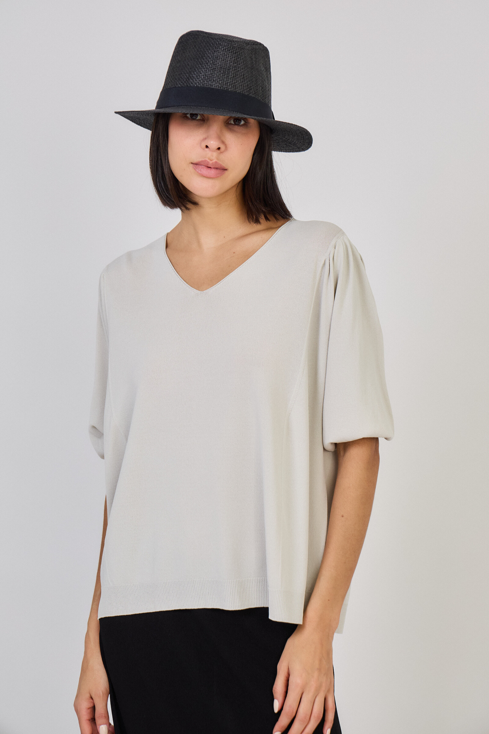 Grossiste Max & Enjoy (Vêtements) - Pull maille légère et fine col V sans couture