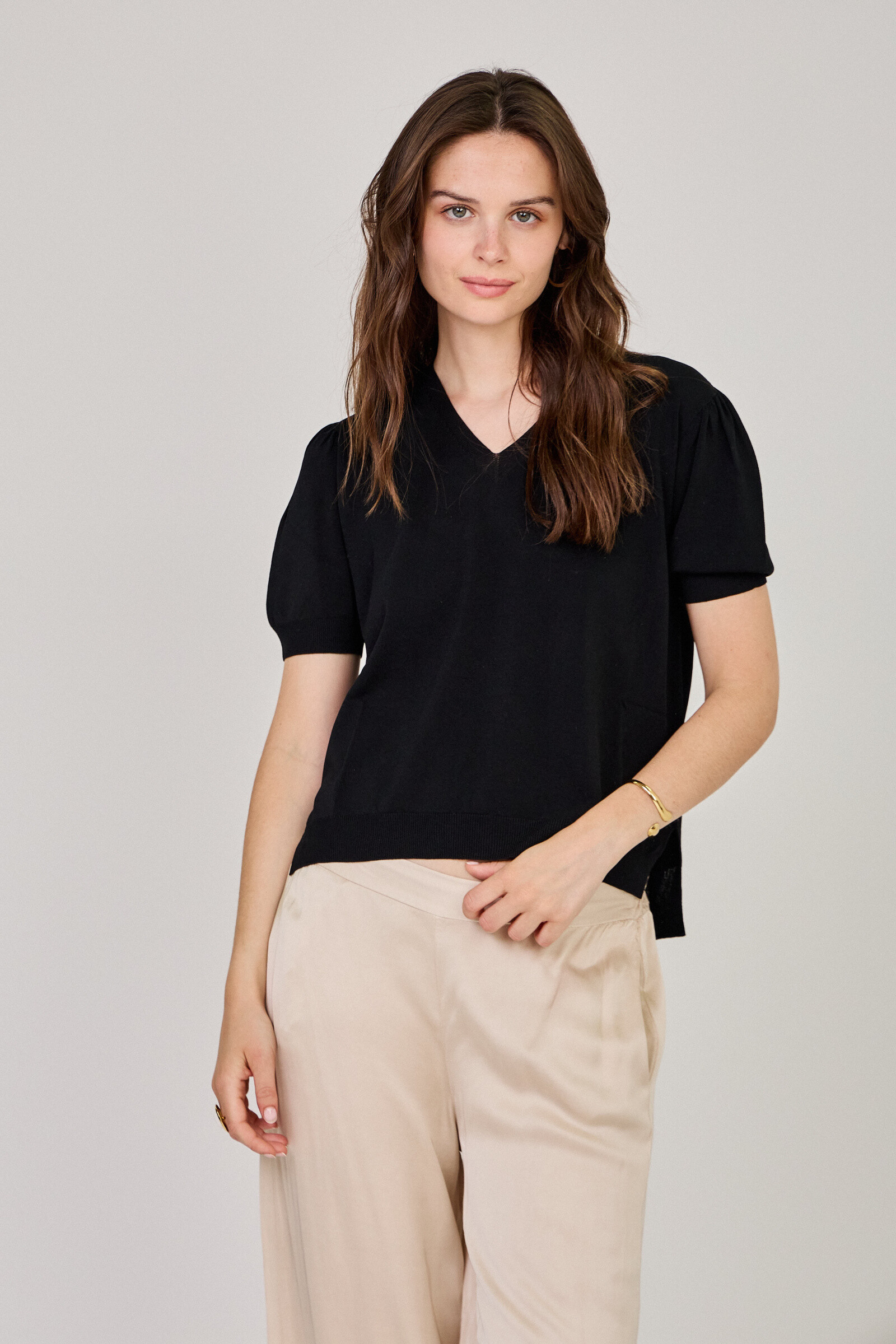 Grossista Max & Enjoy (Vêtements) - Maglione leggero scollo a V senza cuciture, maniche corte