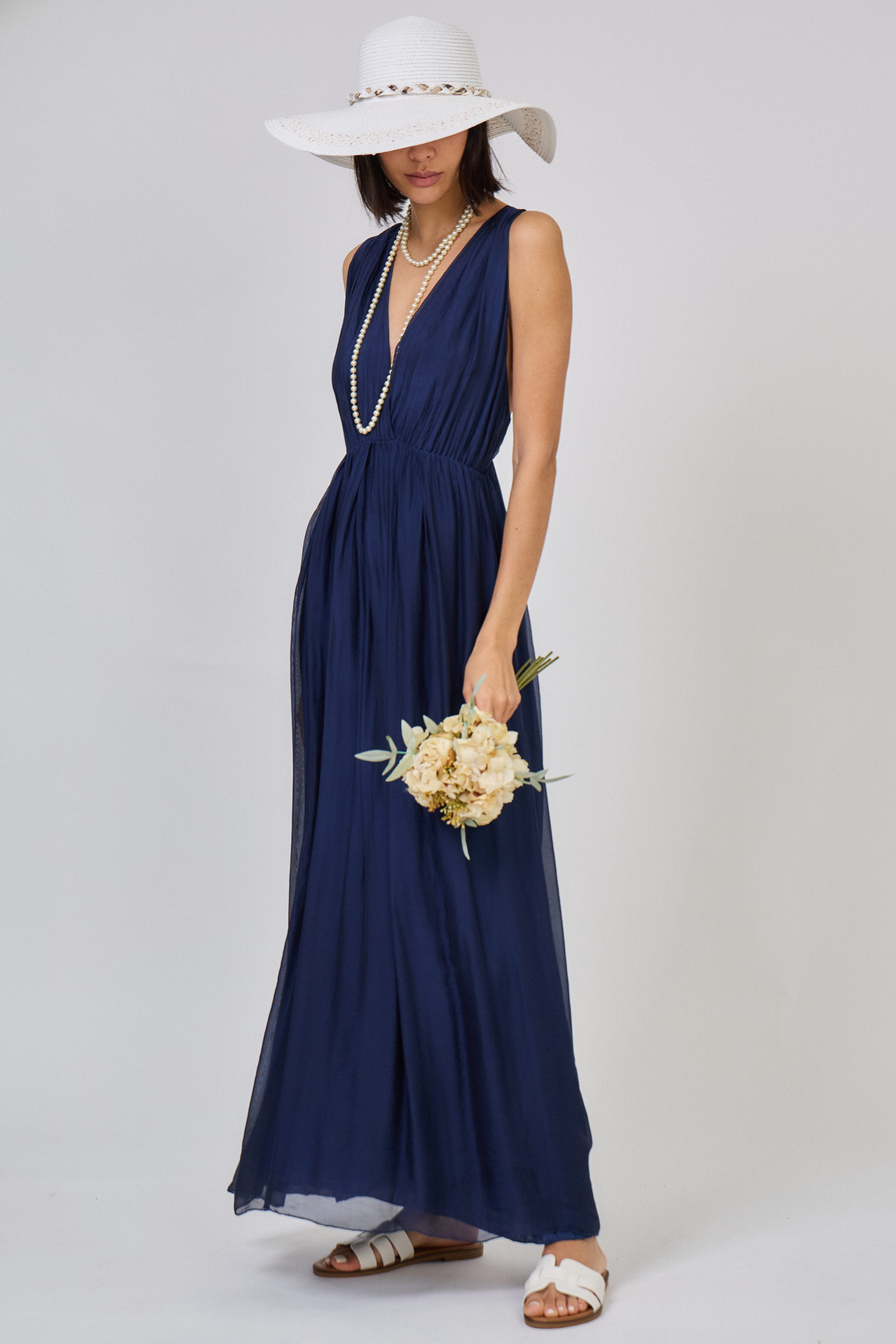 Grossiste Max & Enjoy (Vêtements) - Robe longue col v dos dénudé en soie vaporeuse