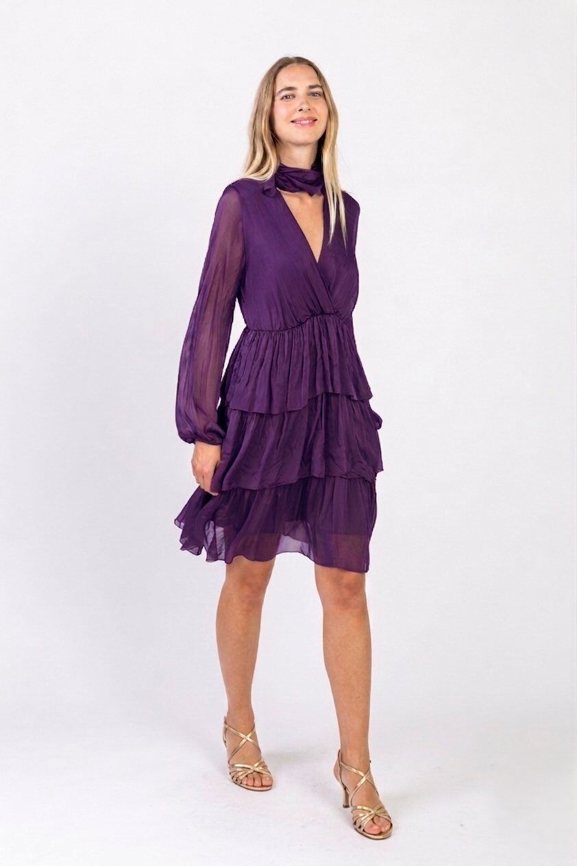 Grossiste Max & Enjoy (Vêtements) - Robe courte à volant, col v, en soie mélangée effet vaporeux
