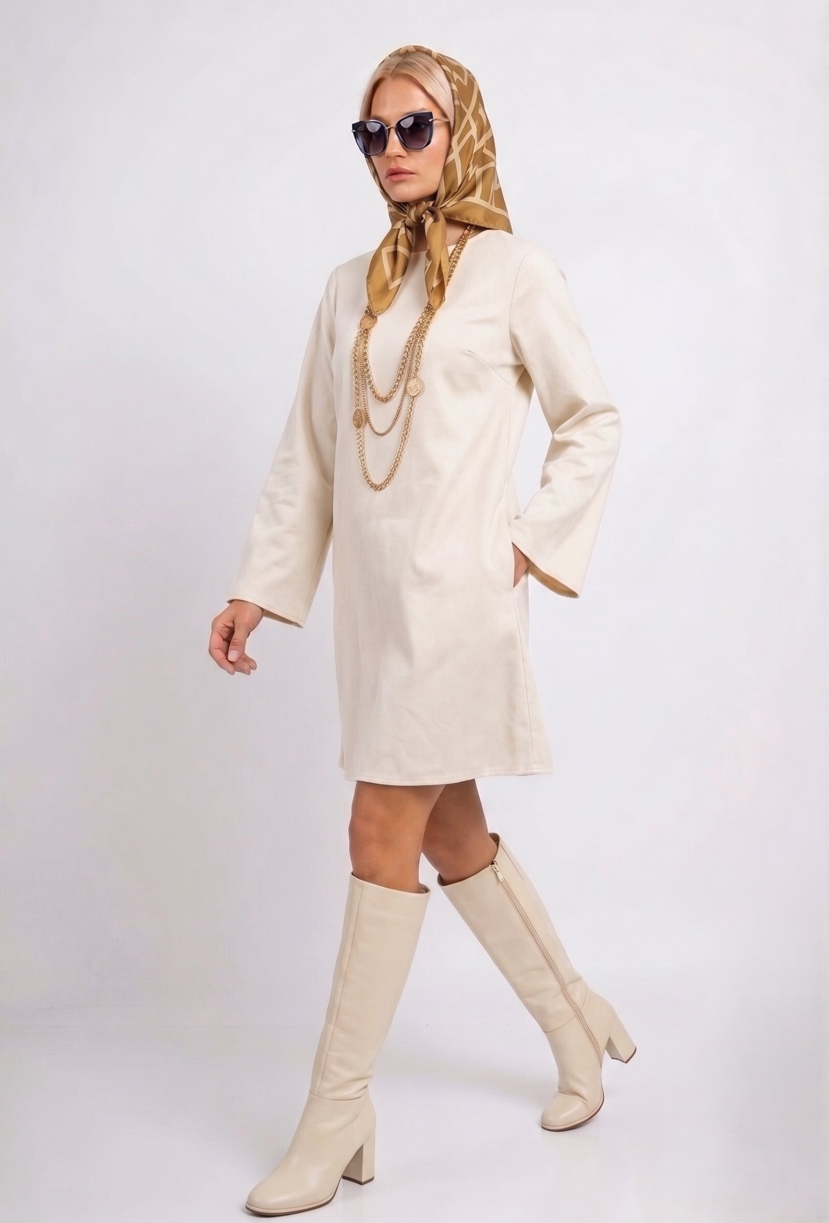Großhändler Max & Enjoy (Vêtements) - Einfarbiges Kleid aus Polyester mit Satin-Effekt, Rundhalsausschnitt, mit Knopfverschluss