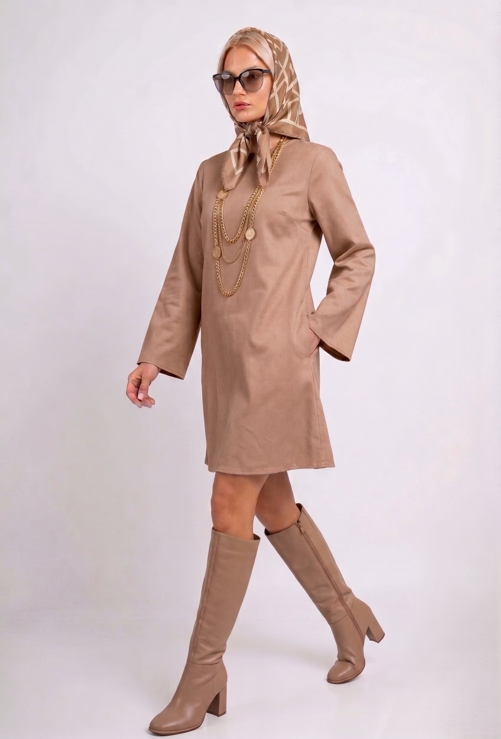 Großhändler Max & Enjoy (Vêtements) - Einfarbiges Kleid aus Polyester mit Satin-Effekt, Rundhalsausschnitt, mit Knopfverschluss
