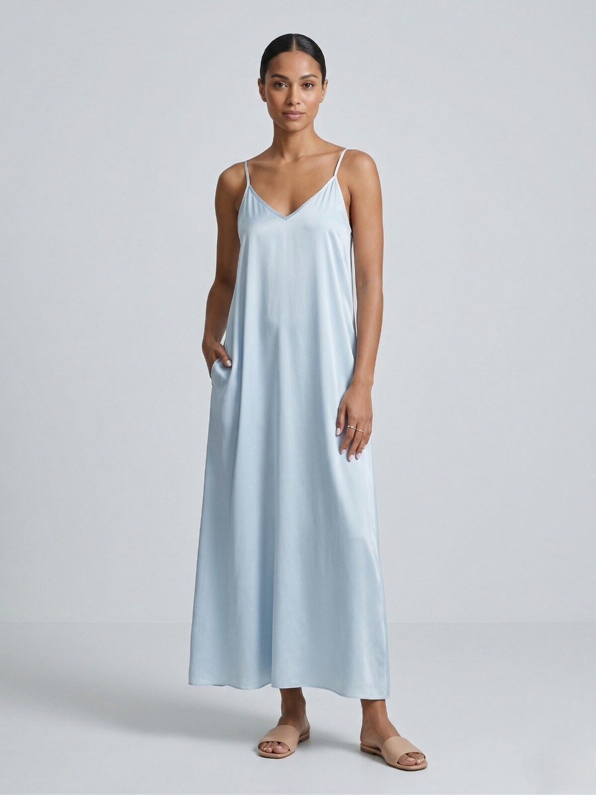 Wholesaler Max & Enjoy (Vêtements) - Satin Strappy Maxi Dress