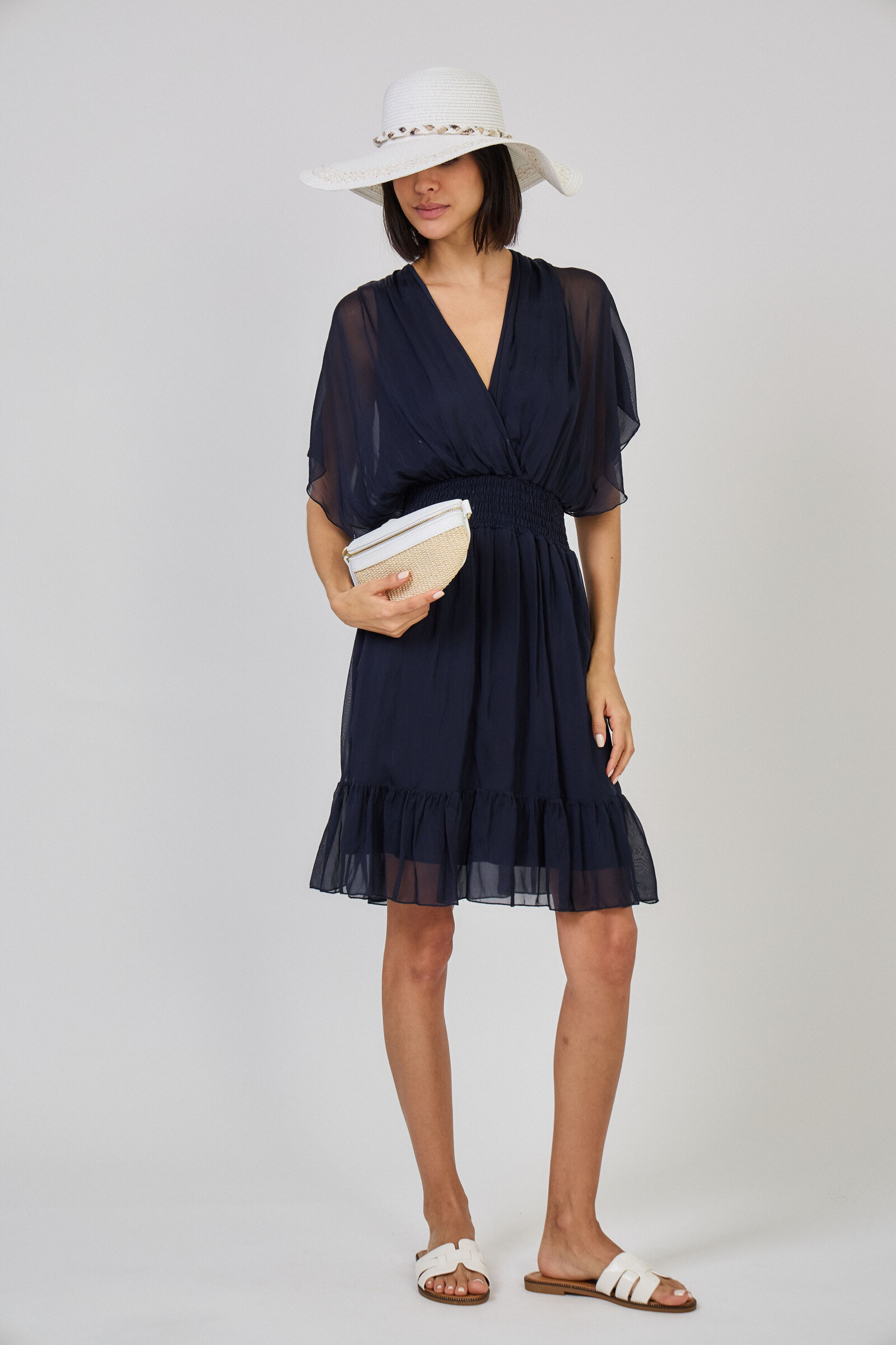 Grossiste Max & Enjoy (Vêtements) - Robe courte col v en soie vaporeuse