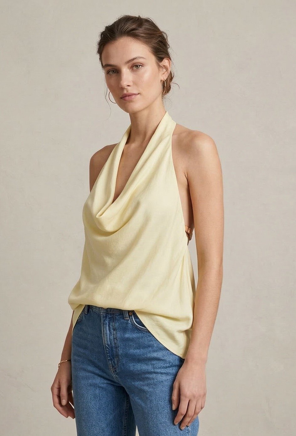 Grossiste Max & Enjoy (Vêtements) - TOP SATINÉ DOS NU – ÉLÉGANCE SENSUELLE