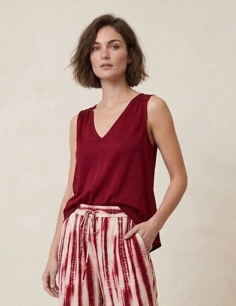 Grossiste Max & Enjoy (Vêtements) - Débardeur en soie satiné col v sans manche
