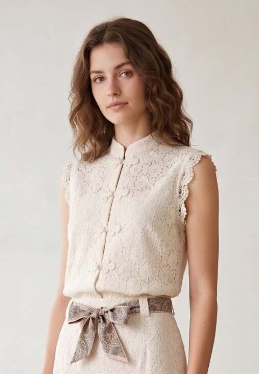 Grossista Max & Enjoy (Vêtements) - Top in pizzo traforato – Dettagli sartoriali e femminilità raffinata
