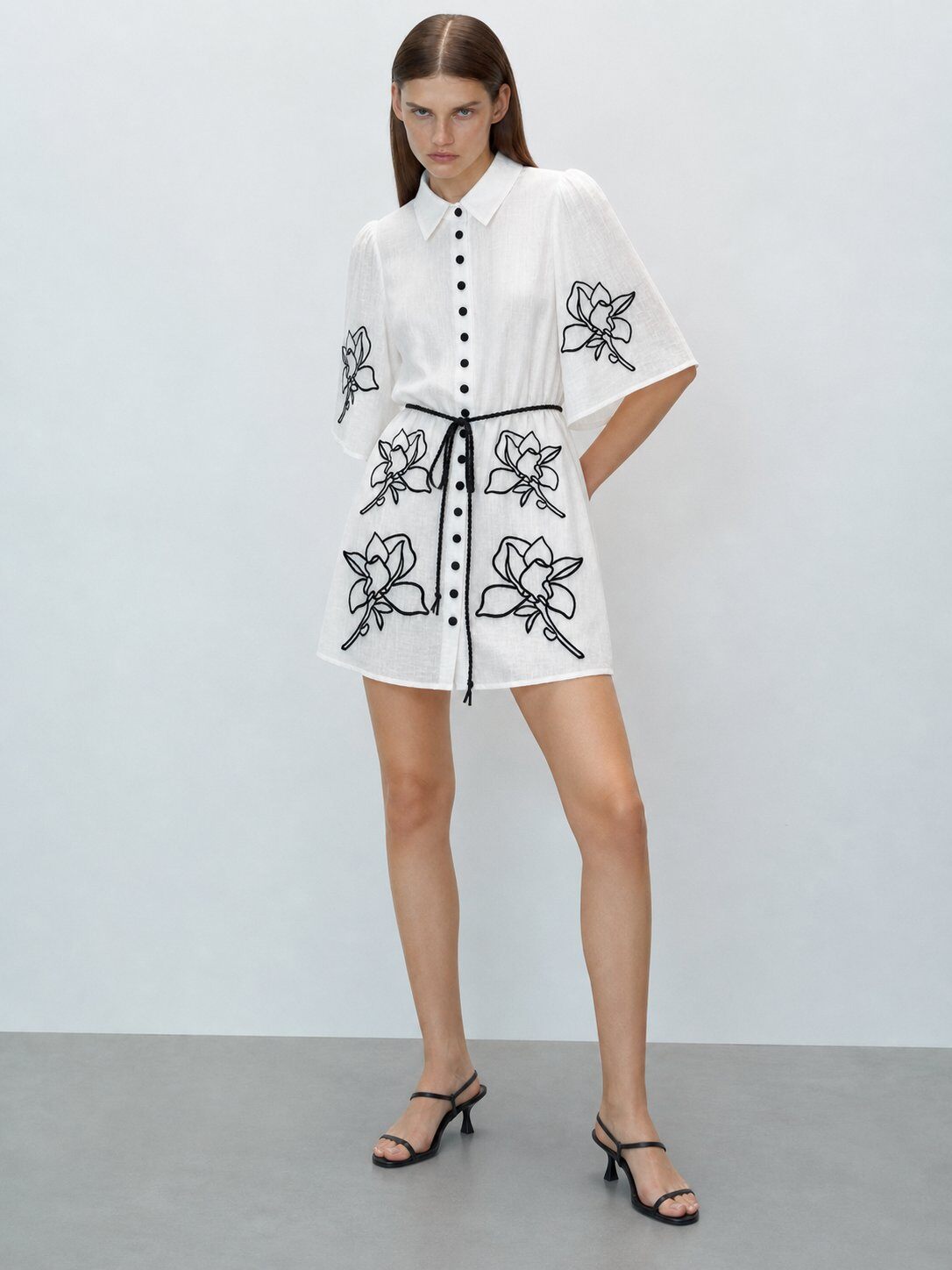 Mayorista max long - Vestido camisero bordado con cinturón