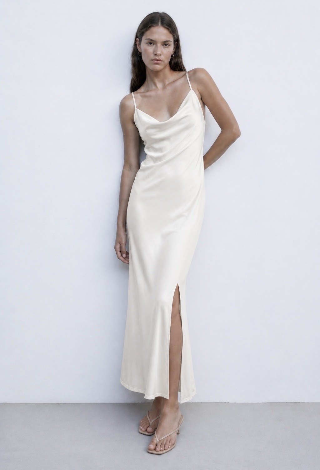 Mayorista max long - Vestido de satén con tirantes