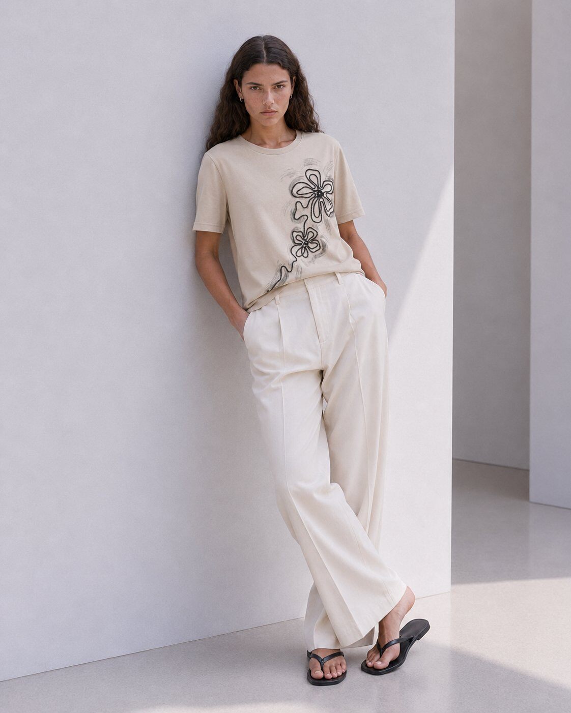 Wholesaler max long - T-shirt with embroidered artistic flower