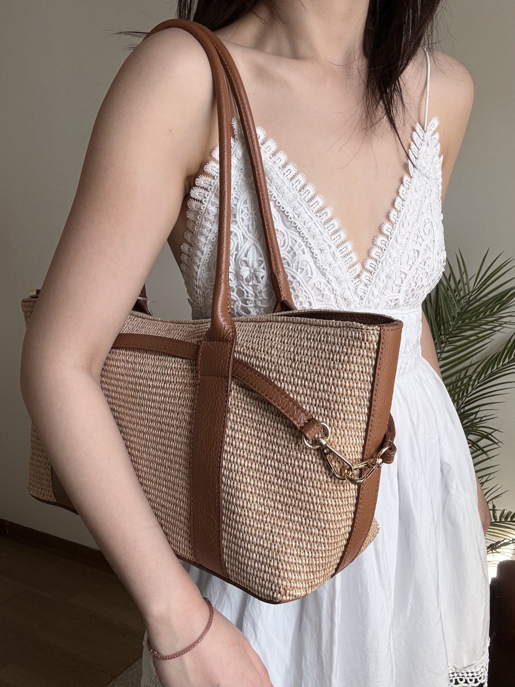 Grossiste MAXFLY - GRAND SAC EN RAPHIA ET CUIR AVEC CEINTURES