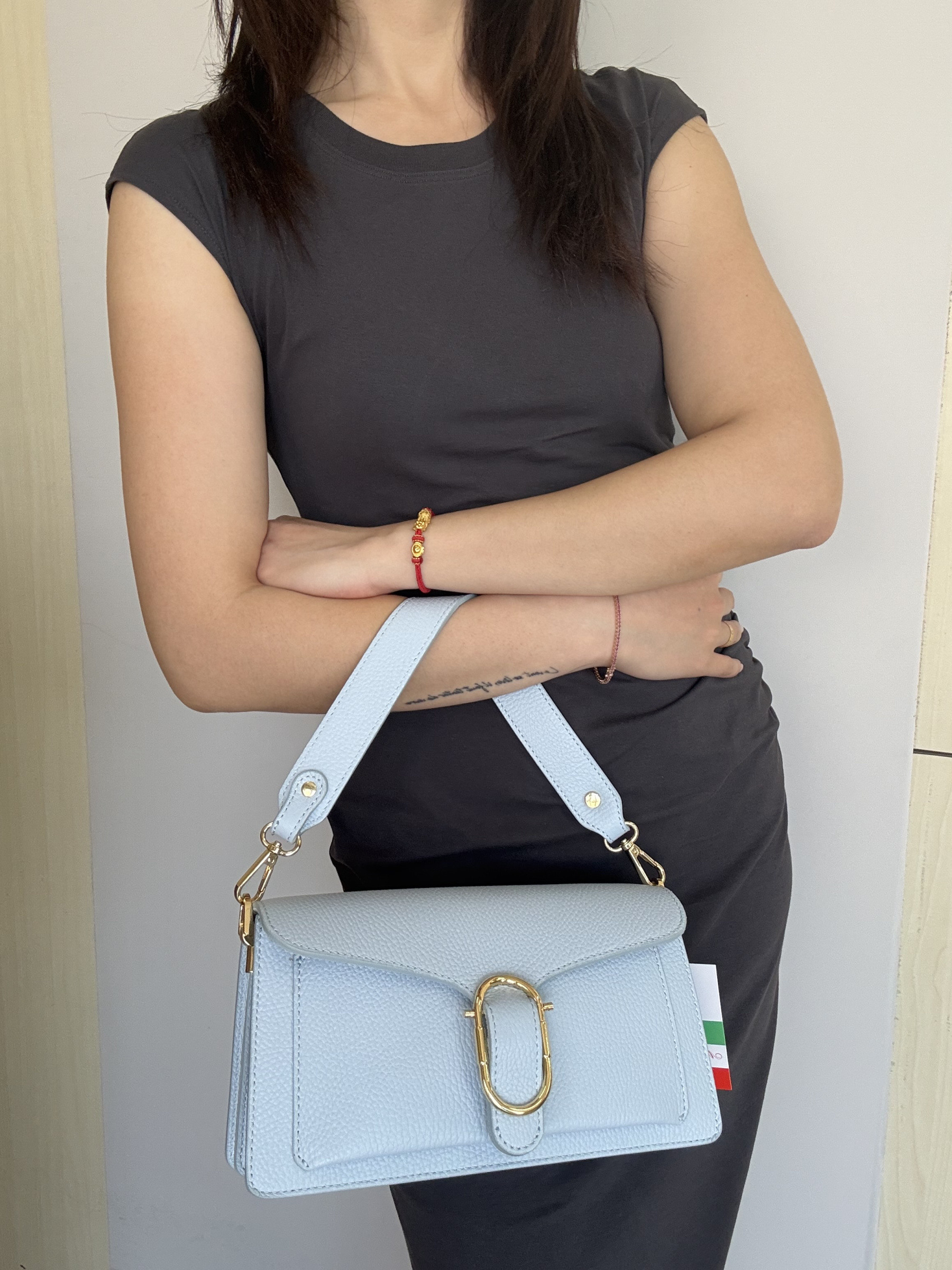 Mayorista MAXFLY - BOLSOS DE CUERO CON SOLAPA Y ACCESORIO
