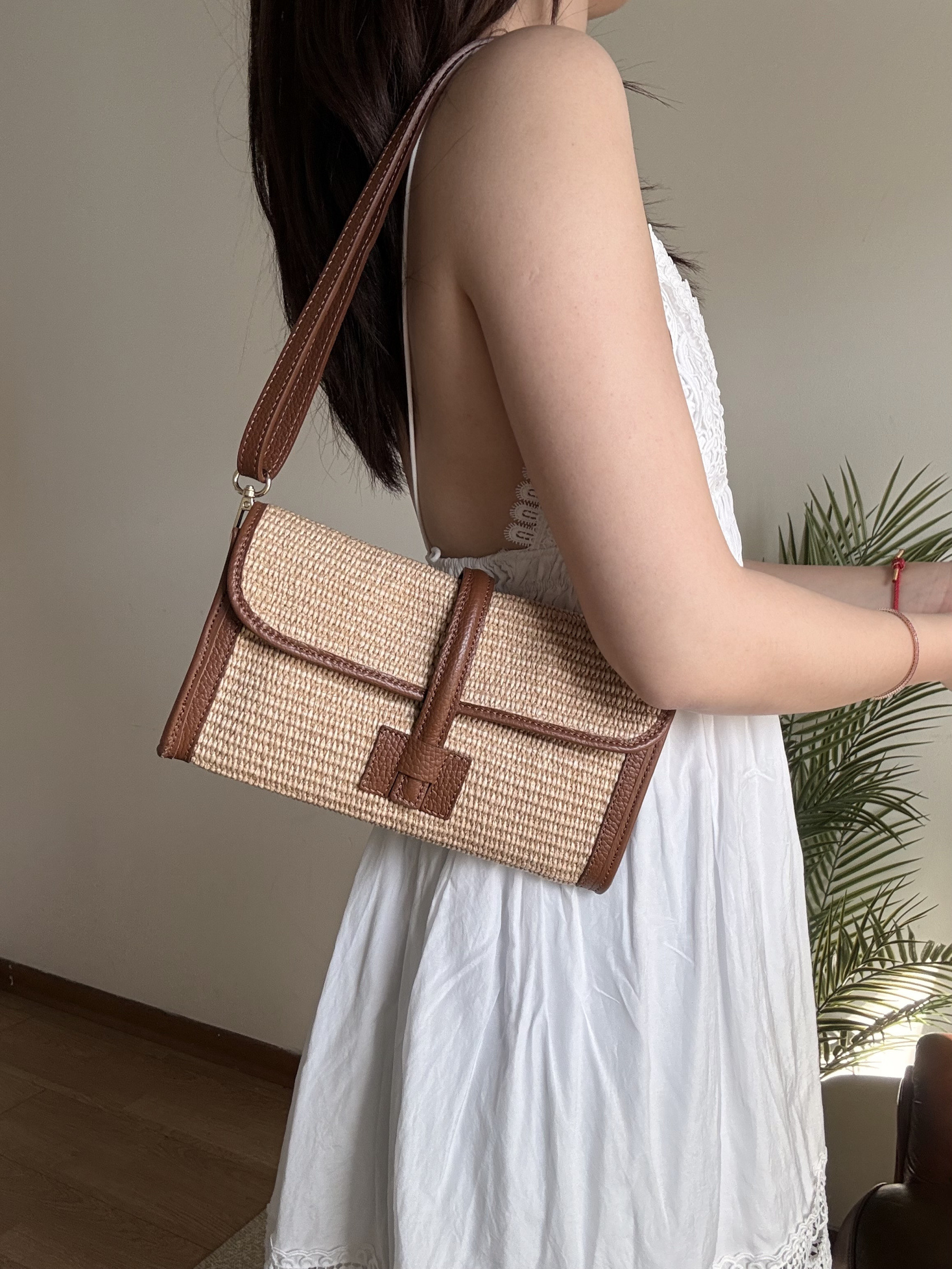 Grossista MAXFLY - BORSE IN PELLE E RAFIA ELEGANTE PIATTA