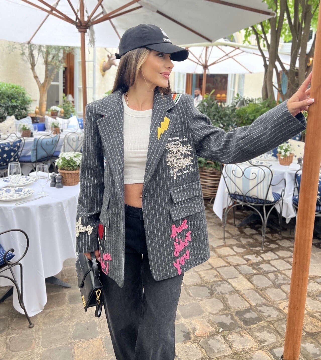 Blazer Jacke mit farbiger Stickerei und Patch! - Dunkelgrau - 1 - Großformat